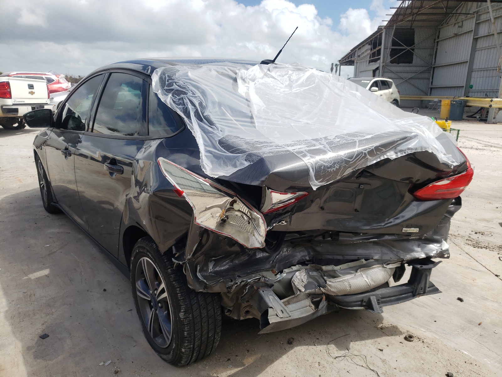 Photo 3 from auction – 2017 FORD FOCUS SE with VIN 1FADP3FE7HL341476