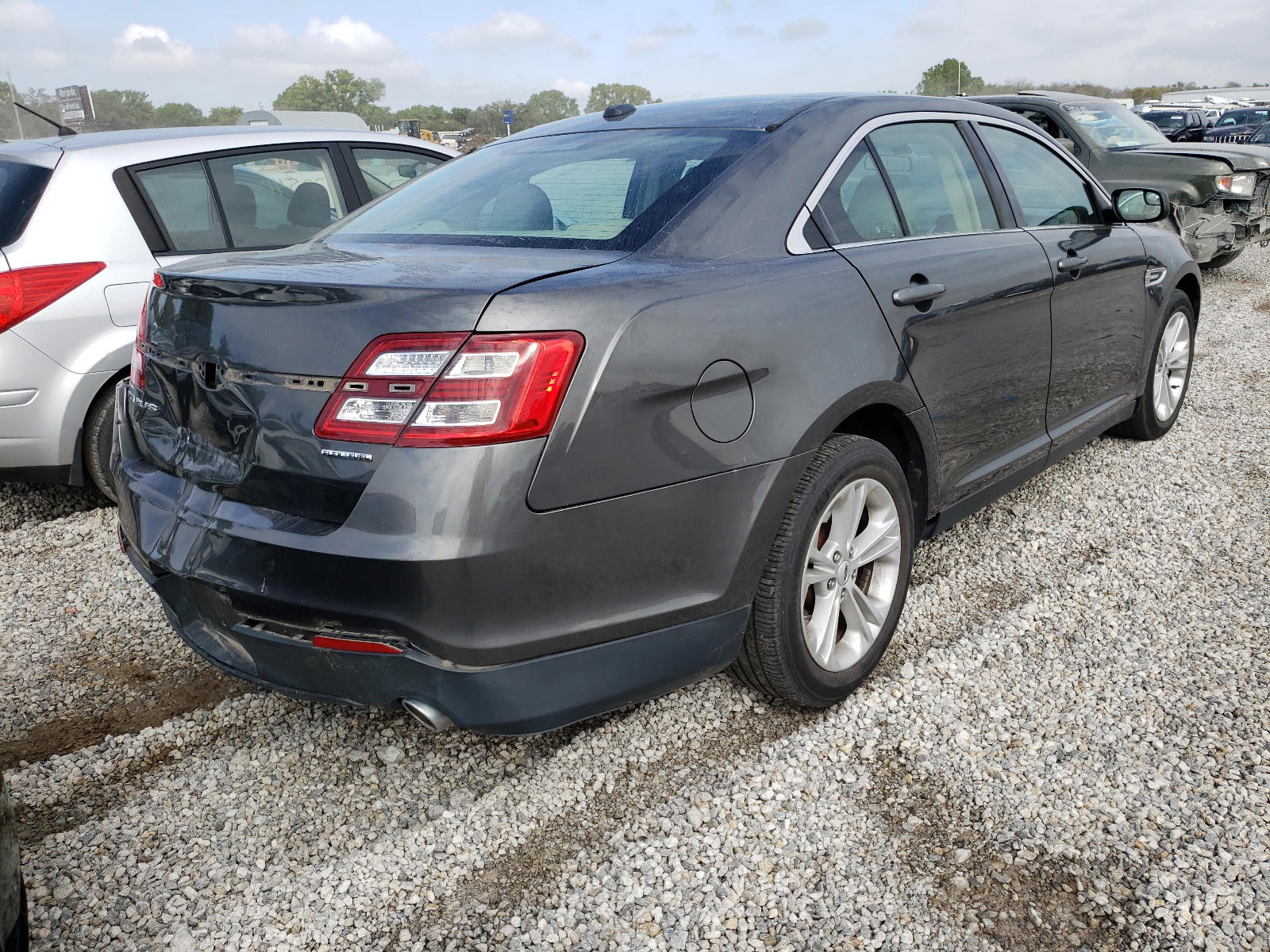 Photo 4 from auction – 2015 FORD TAURUS SE with VIN 1FAHP2D88FG141138