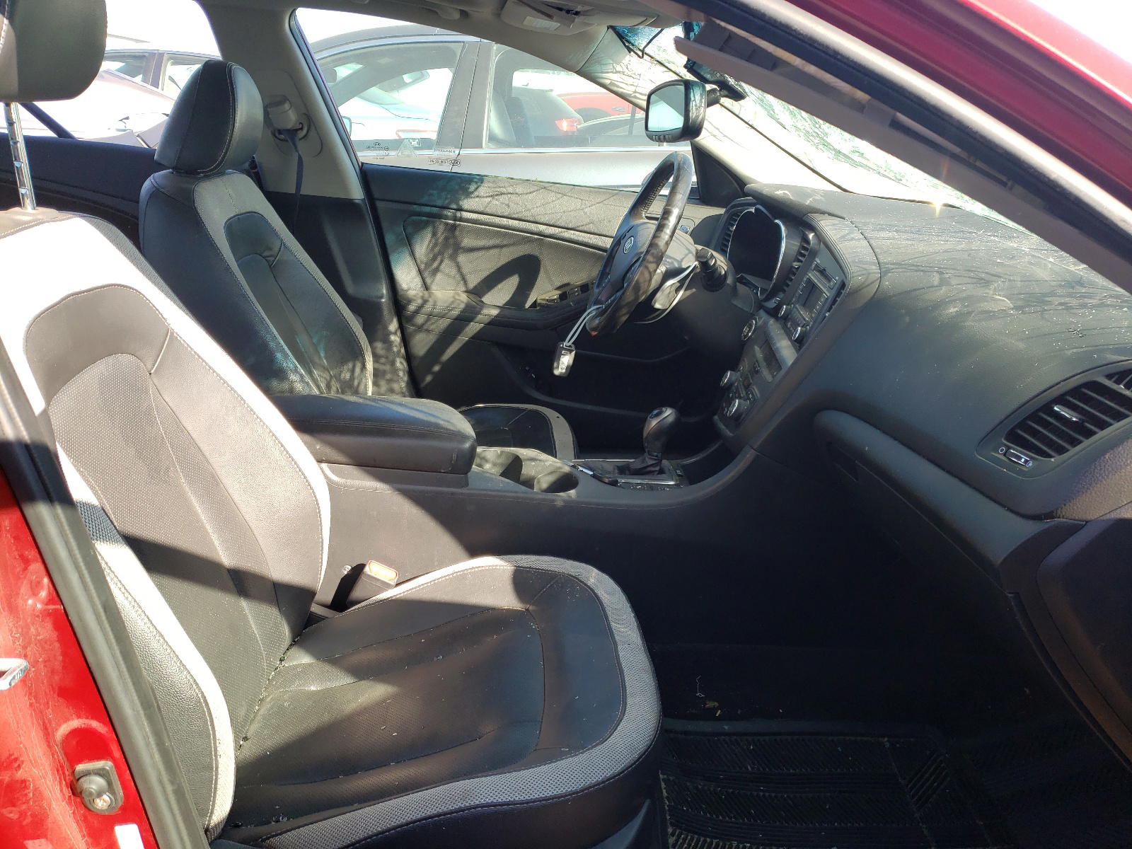 Photo 5 from auction – 2011 KIA OPTIMA SX with VIN KNAGR4A61B5183250