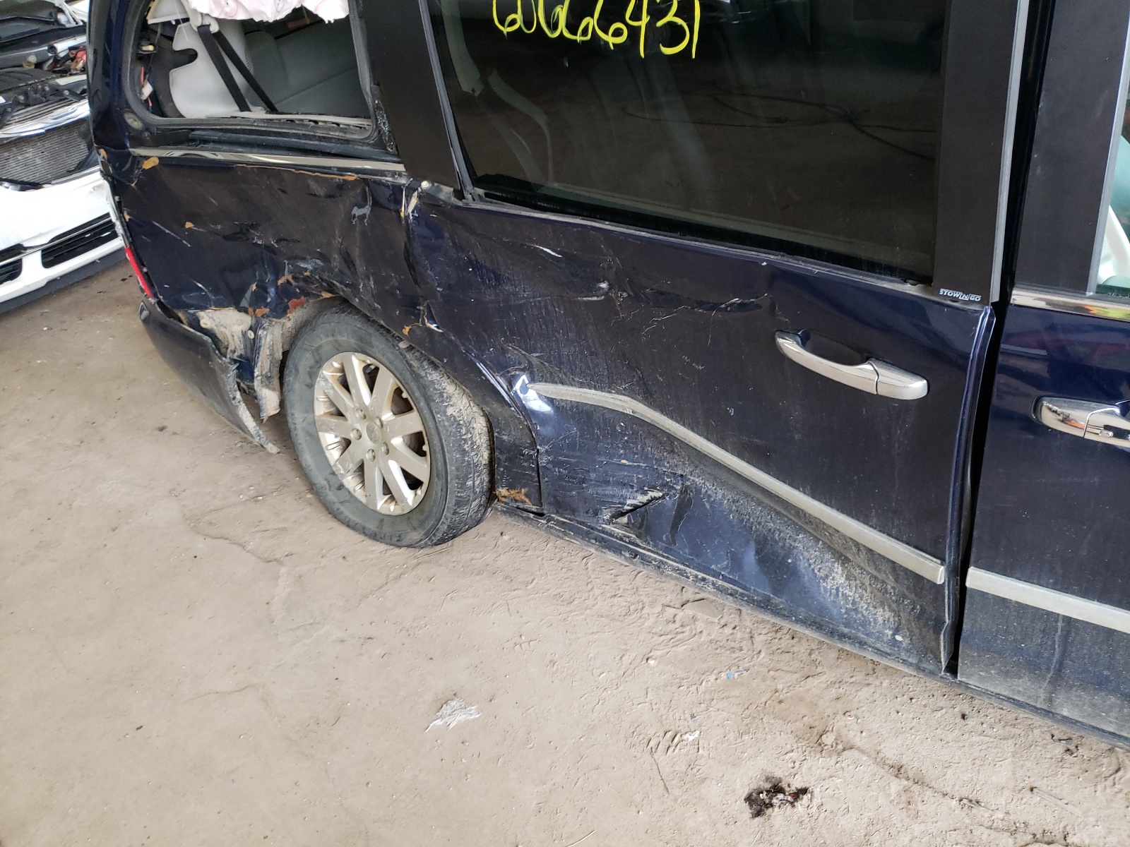 Photo 9 from auction – 2012 CHRYSLER TOWN & COU with VIN 2C4RC1CG9CR345437
