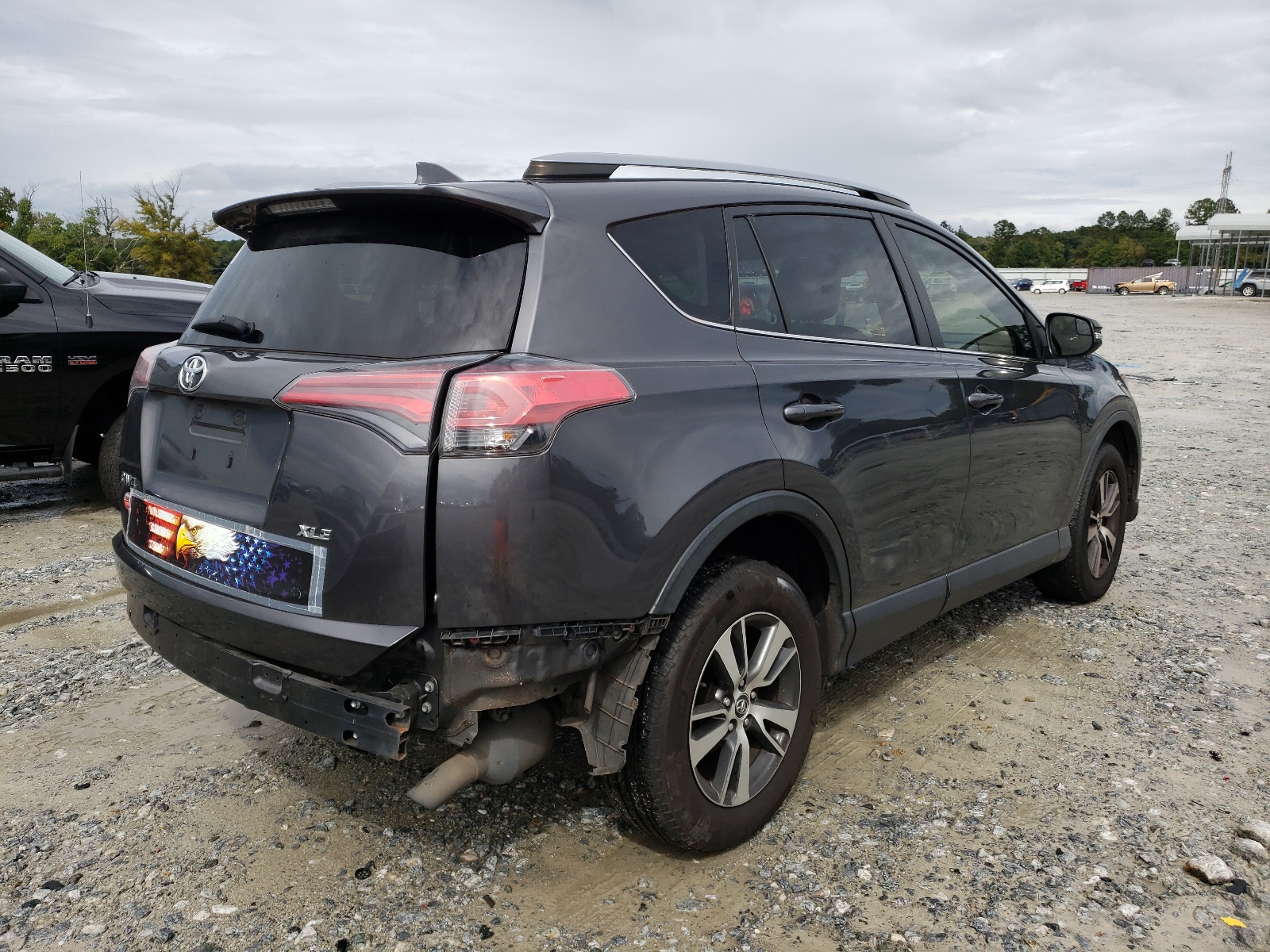 Photo 4 from auction – 2017 TOYOTA RAV4 XLE with VIN JTMWFREV4HJ707853