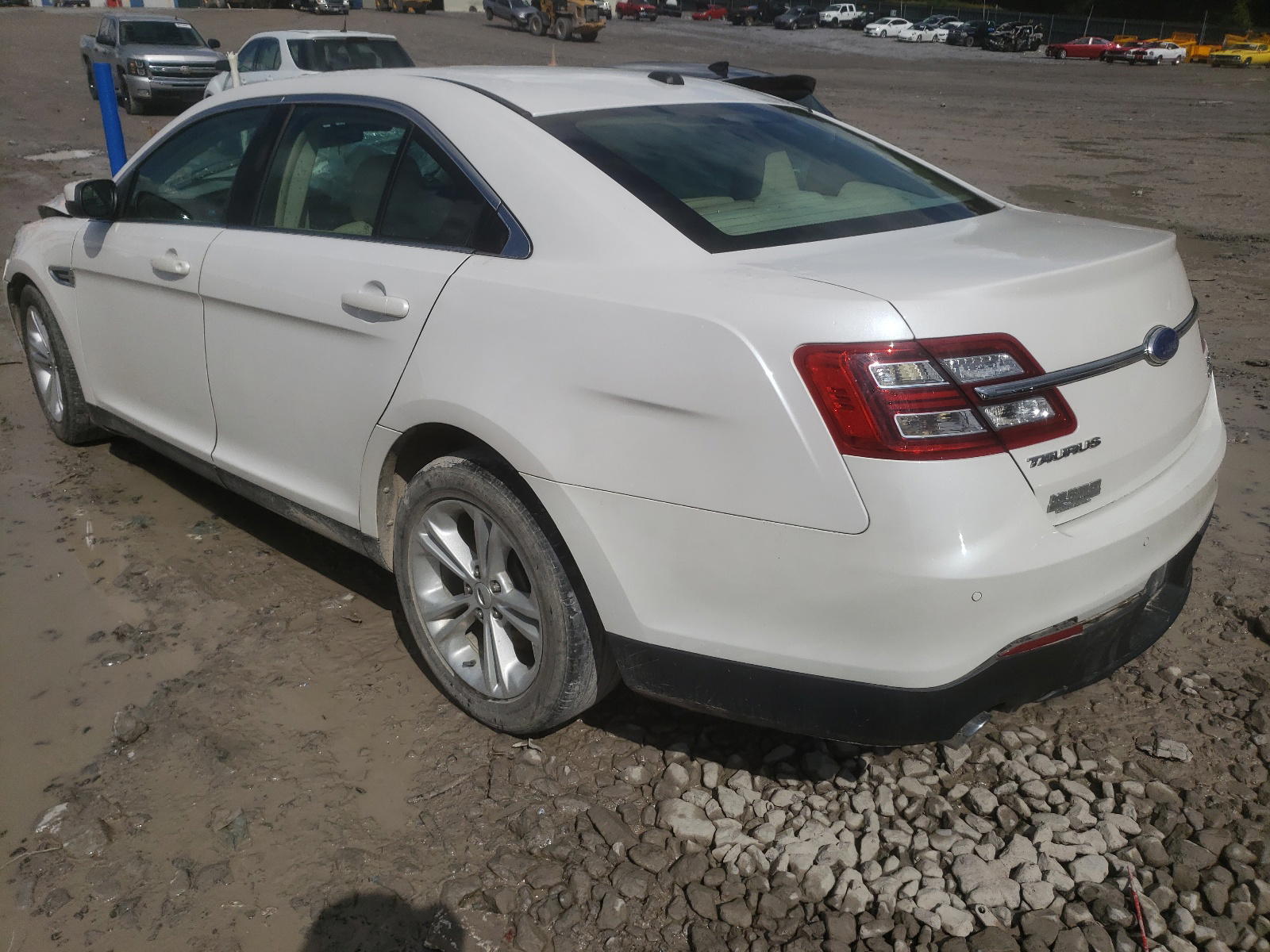 Photo 3 from auction – 2013 FORD TAURUS SEL with VIN 1FAHP2E81DG137895