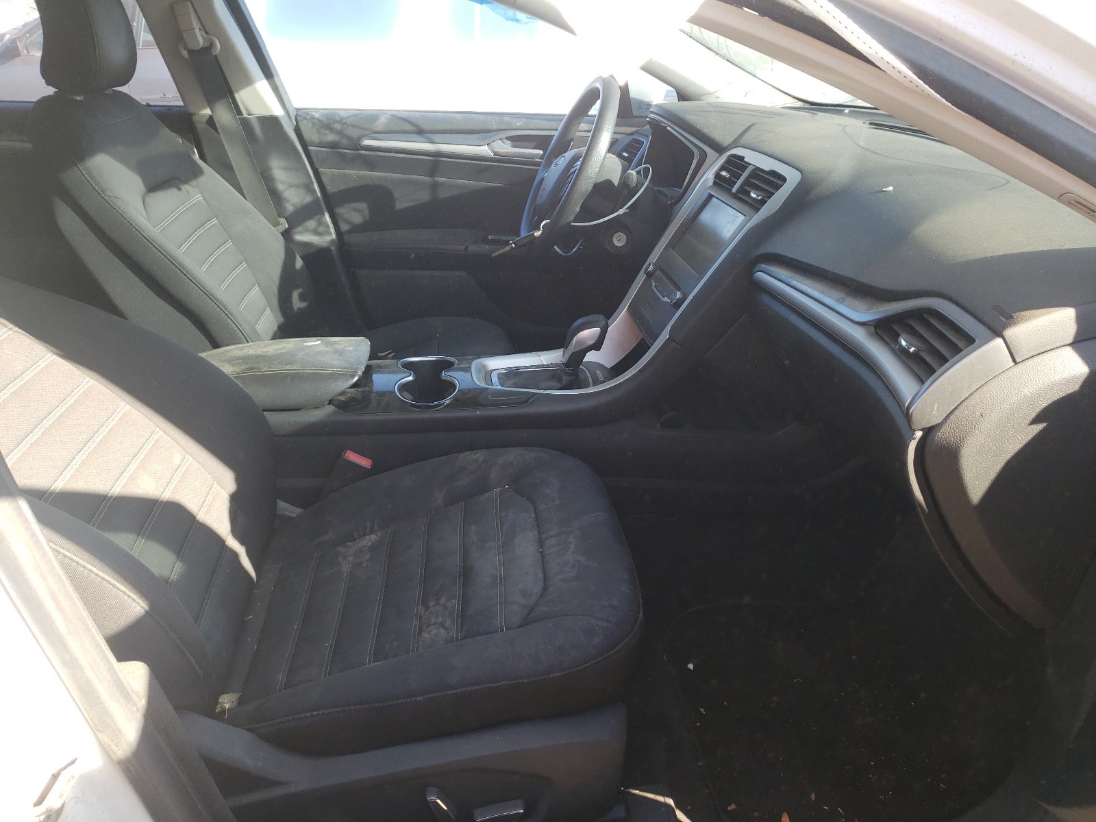 Photo 5 from auction – 2015 FORD FUSION SE with VIN 3FA6P0H7XFR228917
