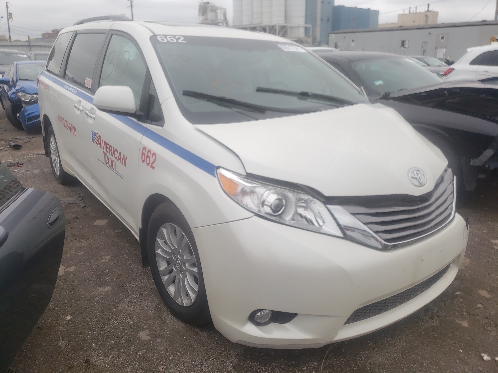 TOYOTA SIENNA XLE 2017 with VIN 5TDYZ3DC8HS865600 - Photo from auction