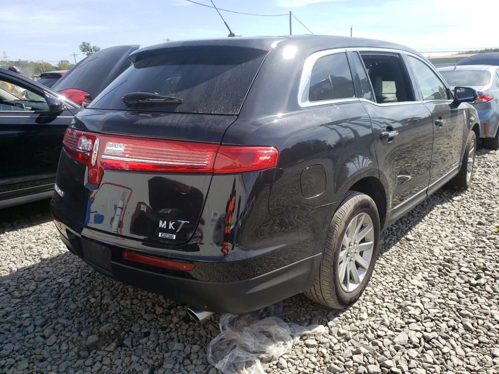 Photo 4 from auction – 2019 LINCOLN MKT with VIN 2LMHJ5NK3KBL03475