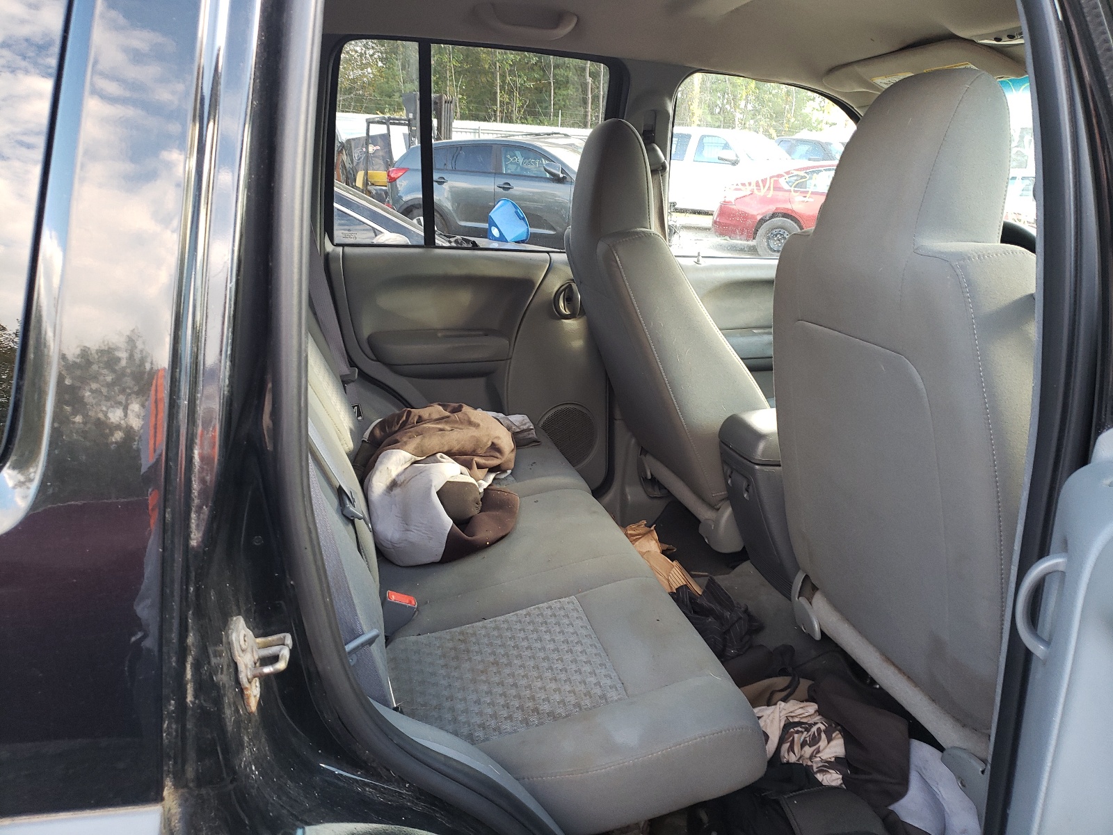 Photo 6 from auction – 2005 JEEP LIBERTY SP with VIN 1J4GL48K35W667145