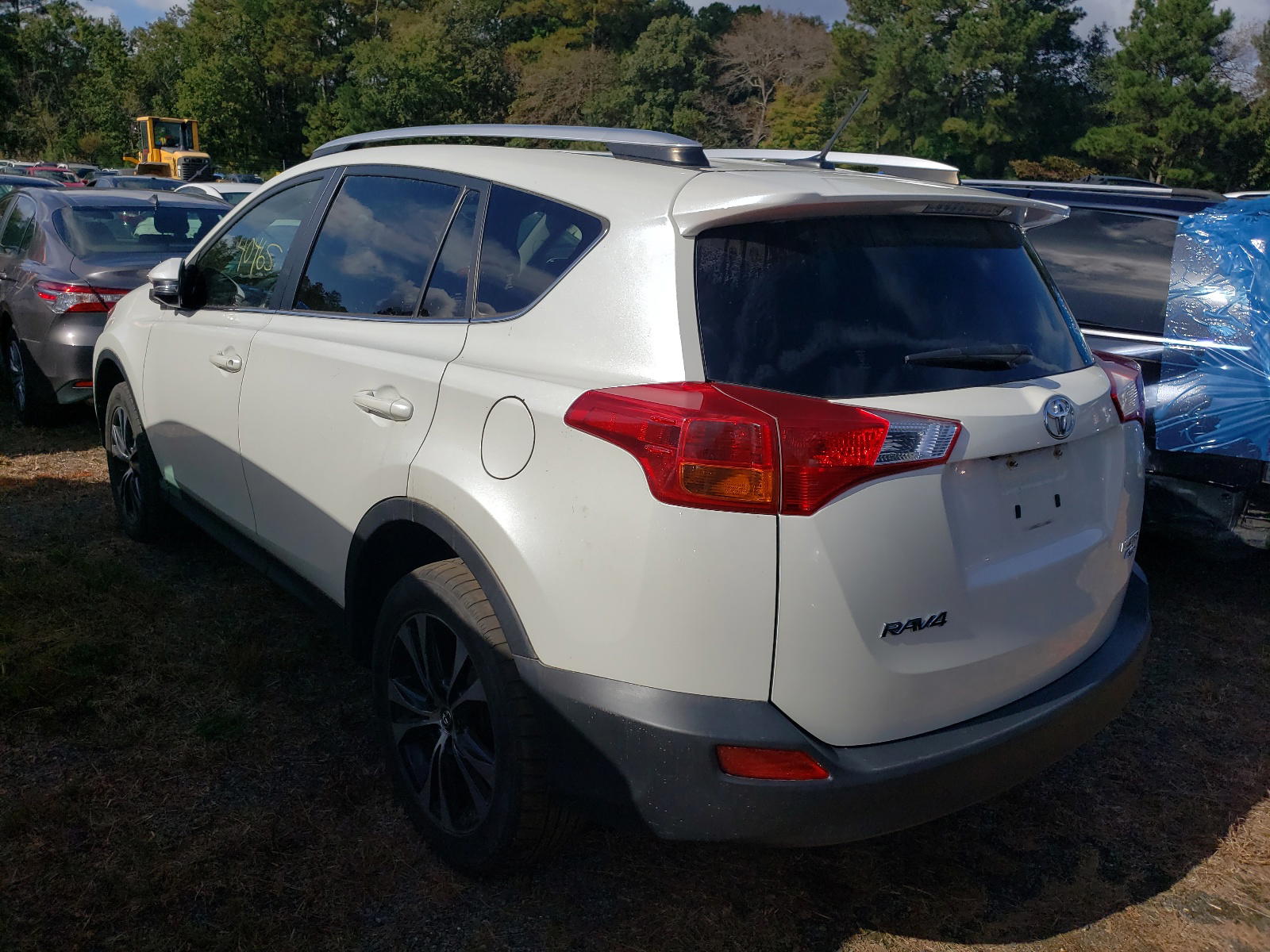Photo 3 from auction – 2015 TOYOTA RAV4 LIMIT with VIN JTMDFREV9FD162719