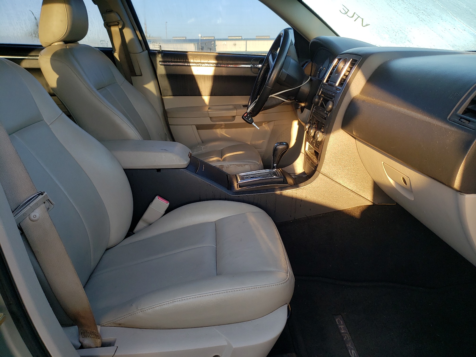 Photo 5 from auction – 2006 CHRYSLER 300 TOURIN with VIN 2C3LA53GX6H464115