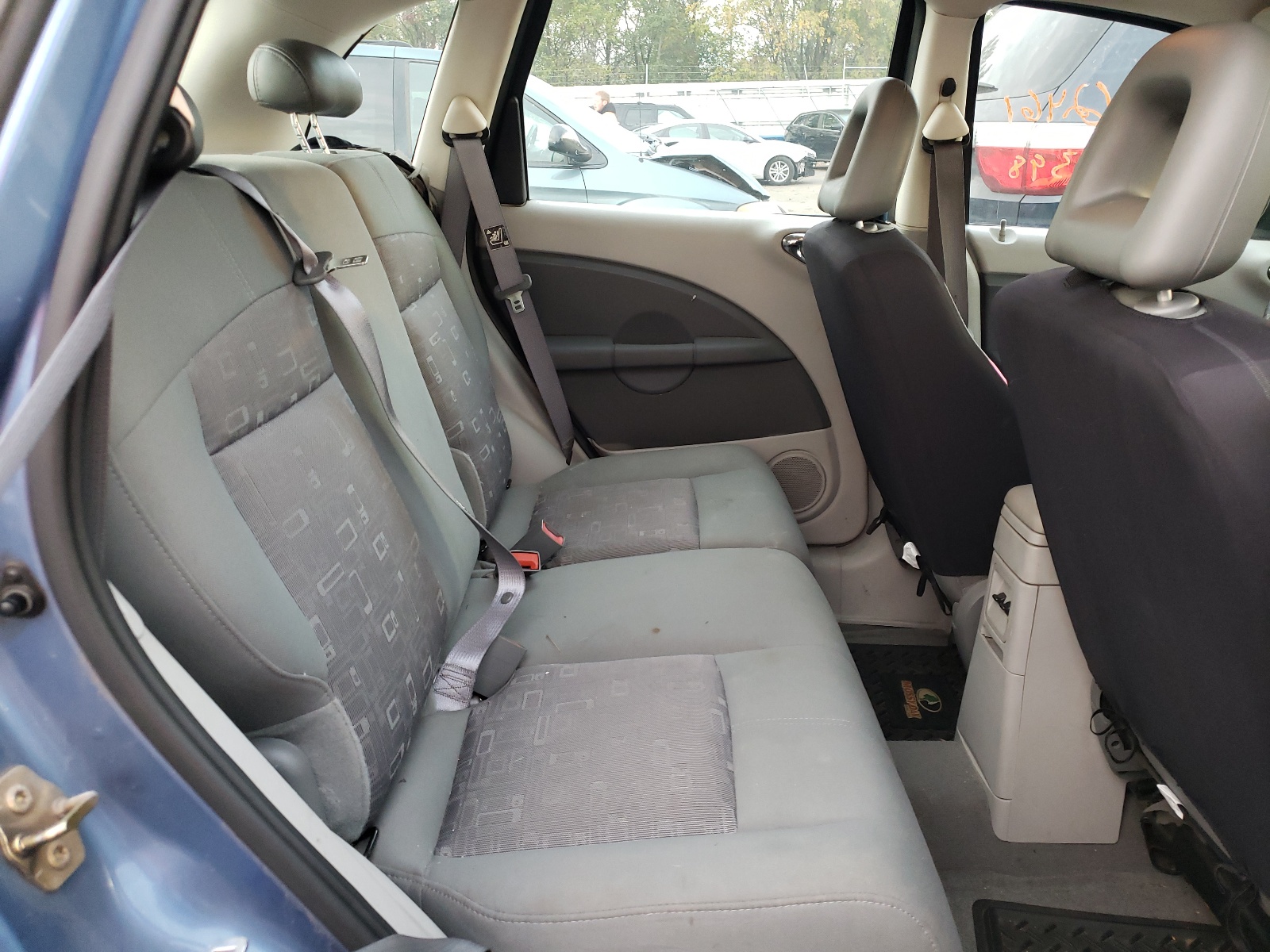 Photo 6 from auction – 2005 CHRYSLER PT CRUISER with VIN 3A4FY48B16T265645