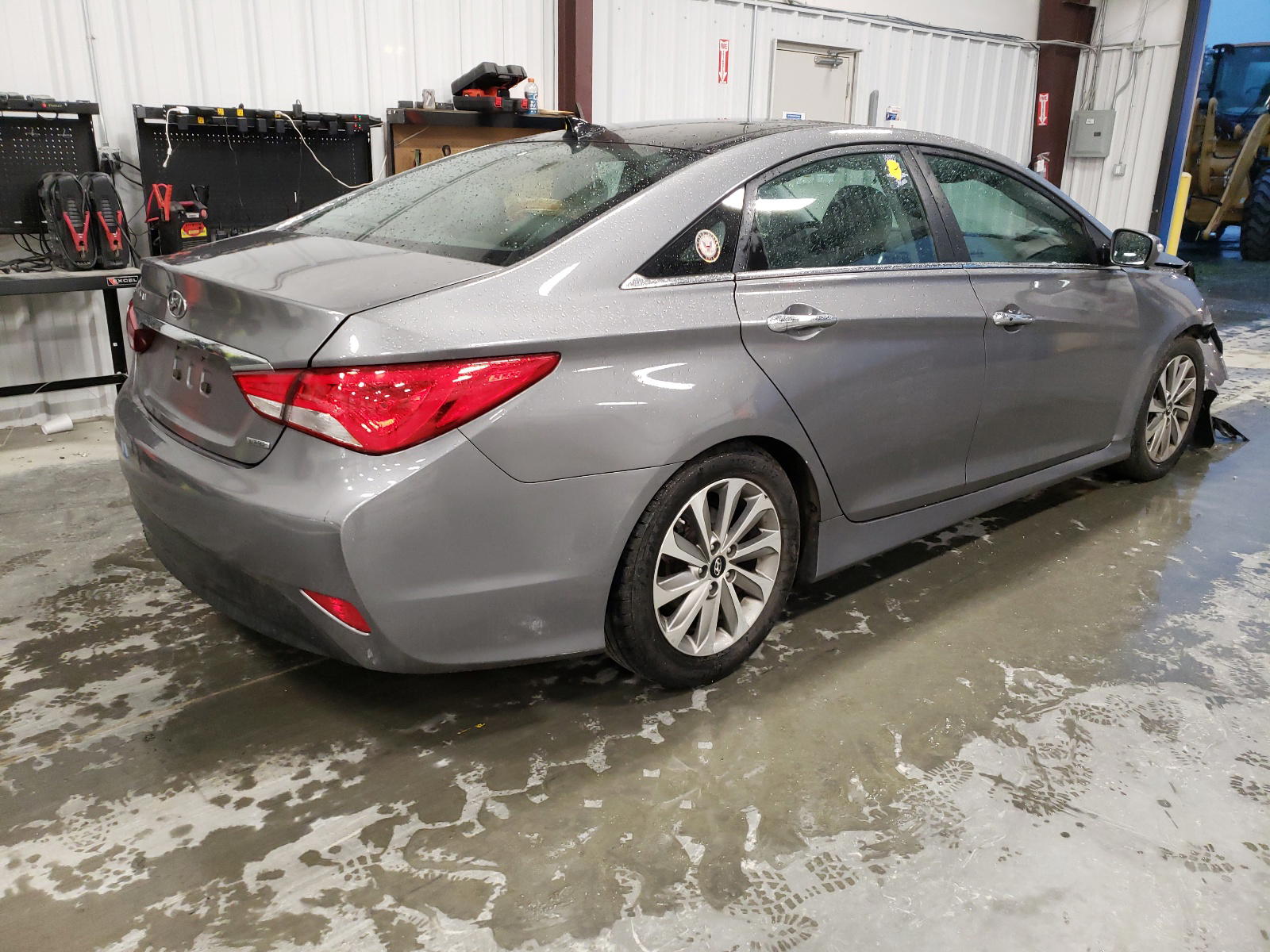 Photo 4 from auction – 2014 HYUNDAI SONATA SE with VIN 5NPEC4AC4EH851077