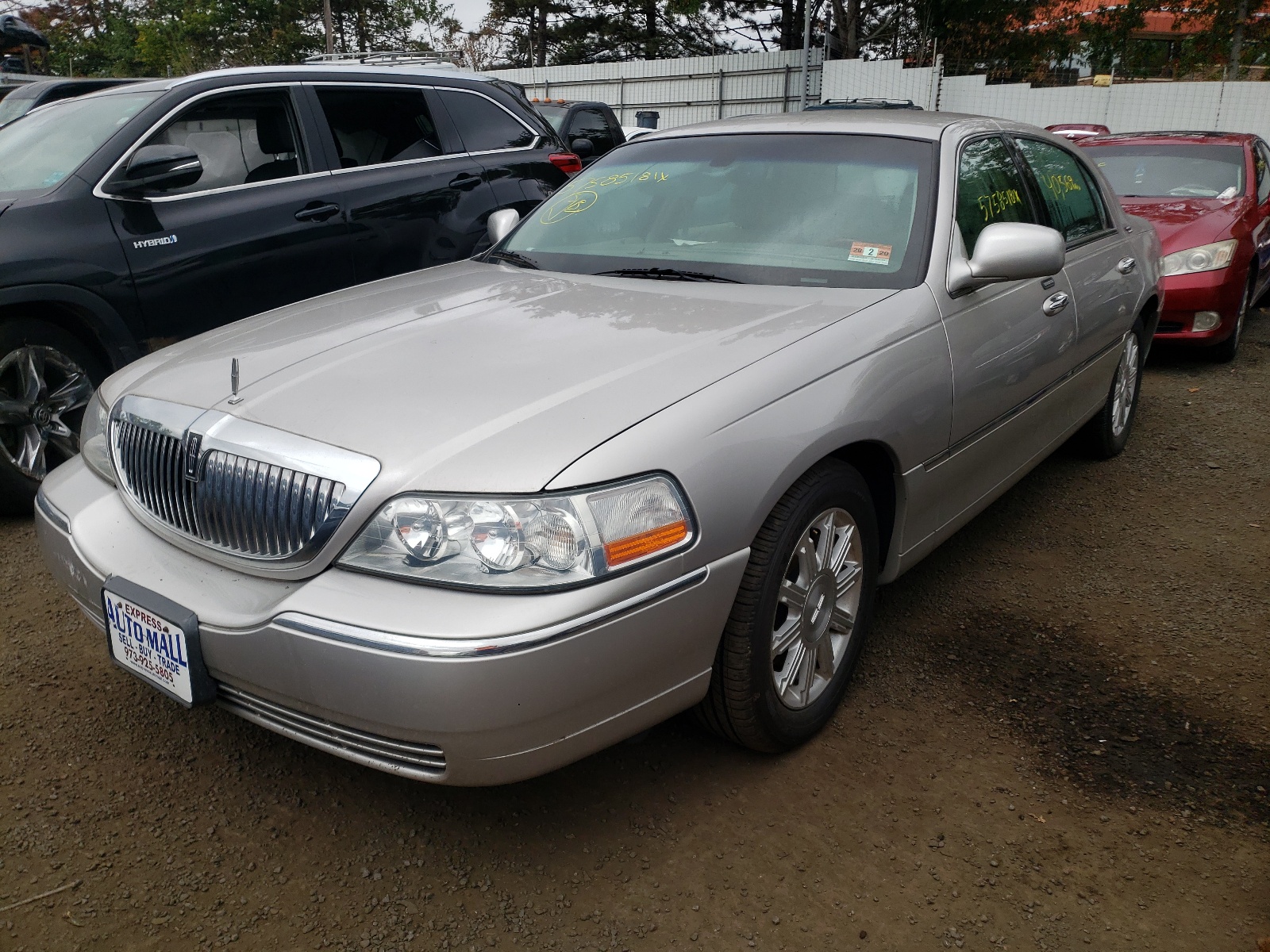 Photo 2 from auction – 2009 LINCOLN TOWN CAR S with VIN 2LNHM82V69X633482