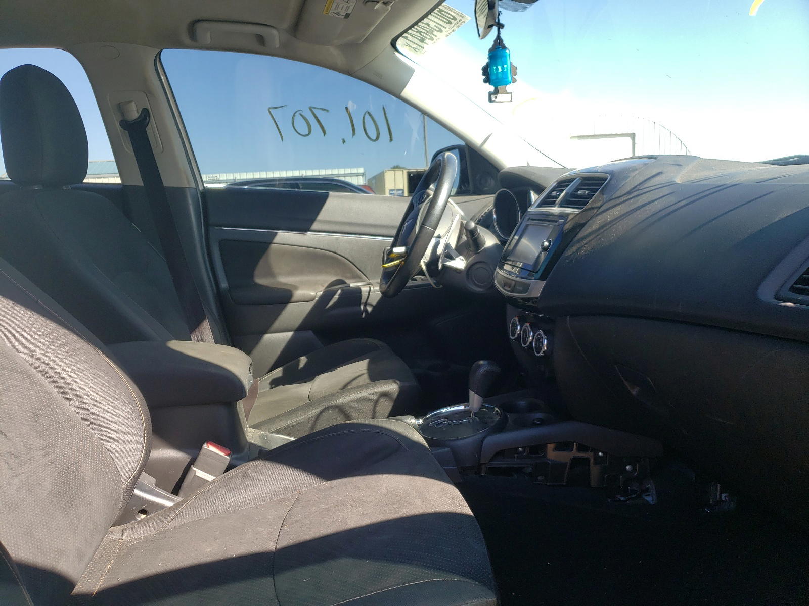 Photo 5 from auction – 2015 MITSUBISHI OUTLANDER with VIN 4A4AP4AU5FE017759