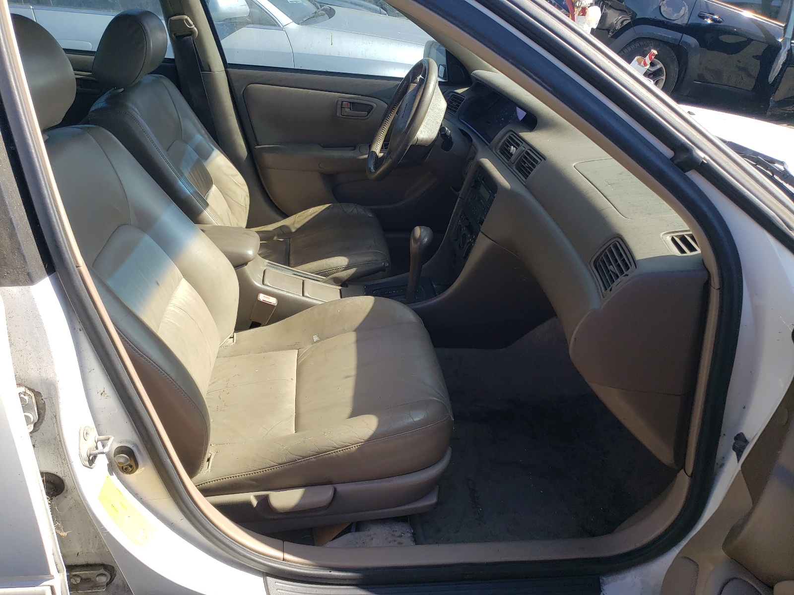 Photo 5 from auction – 1998 TOYOTA CAMRY with VIN JT2BG28K8W0198298