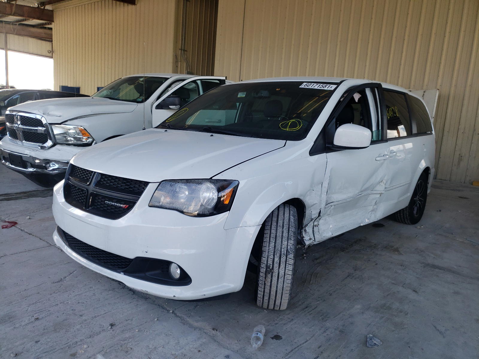Photo 2 from auction – 2016 DODGE GRAND CARA with VIN 2C4RDGCG8GR116589