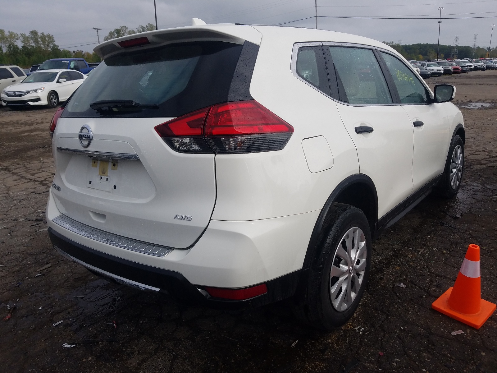 Photo 4 from auction – 2017 NISSAN ROGUE S with VIN JN8AT2MV1HW005654