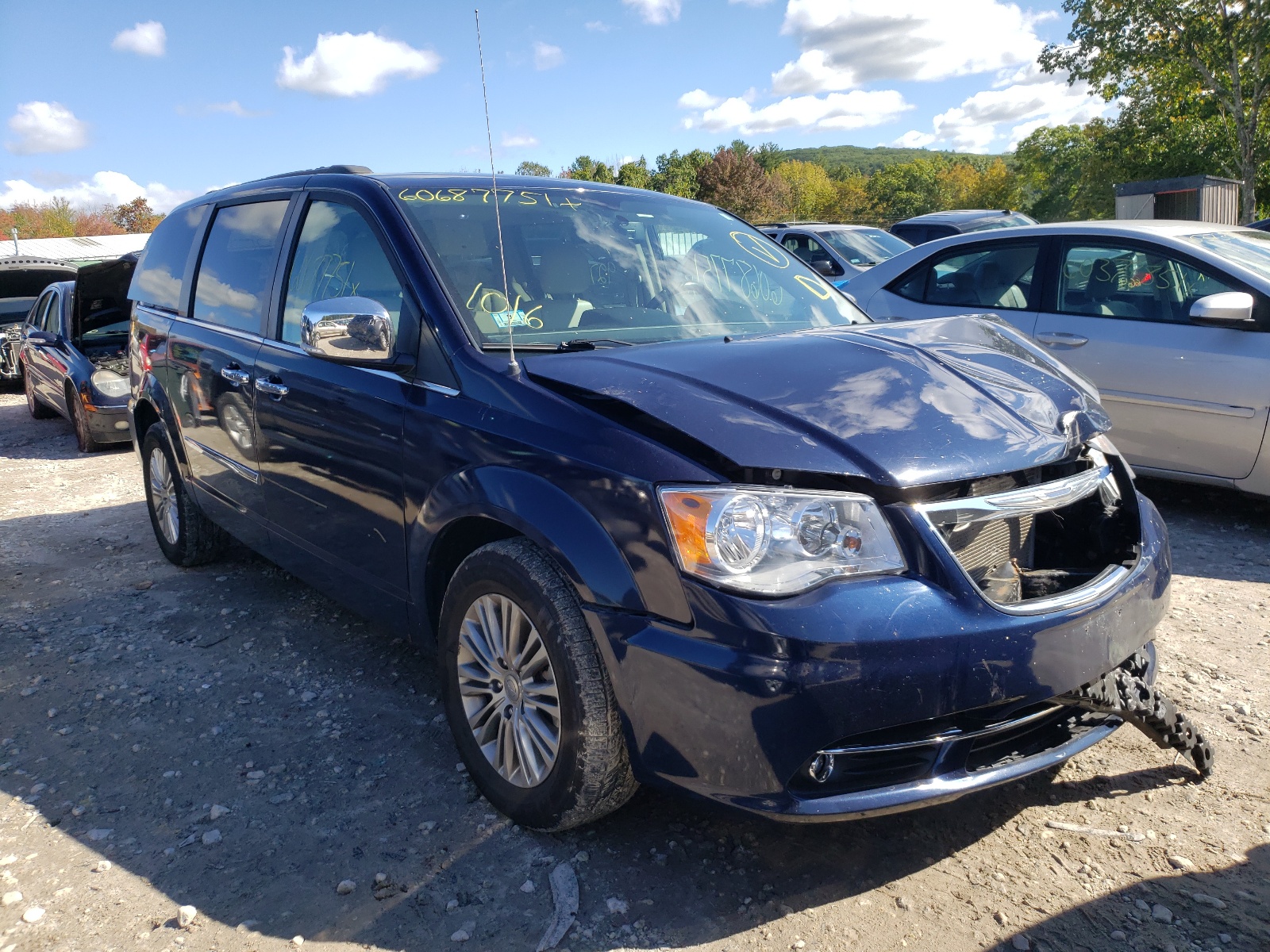 CHRYSLER TOWN & COU 2013 with VIN 2C4RC1CG4DR511252 - Photo from auction