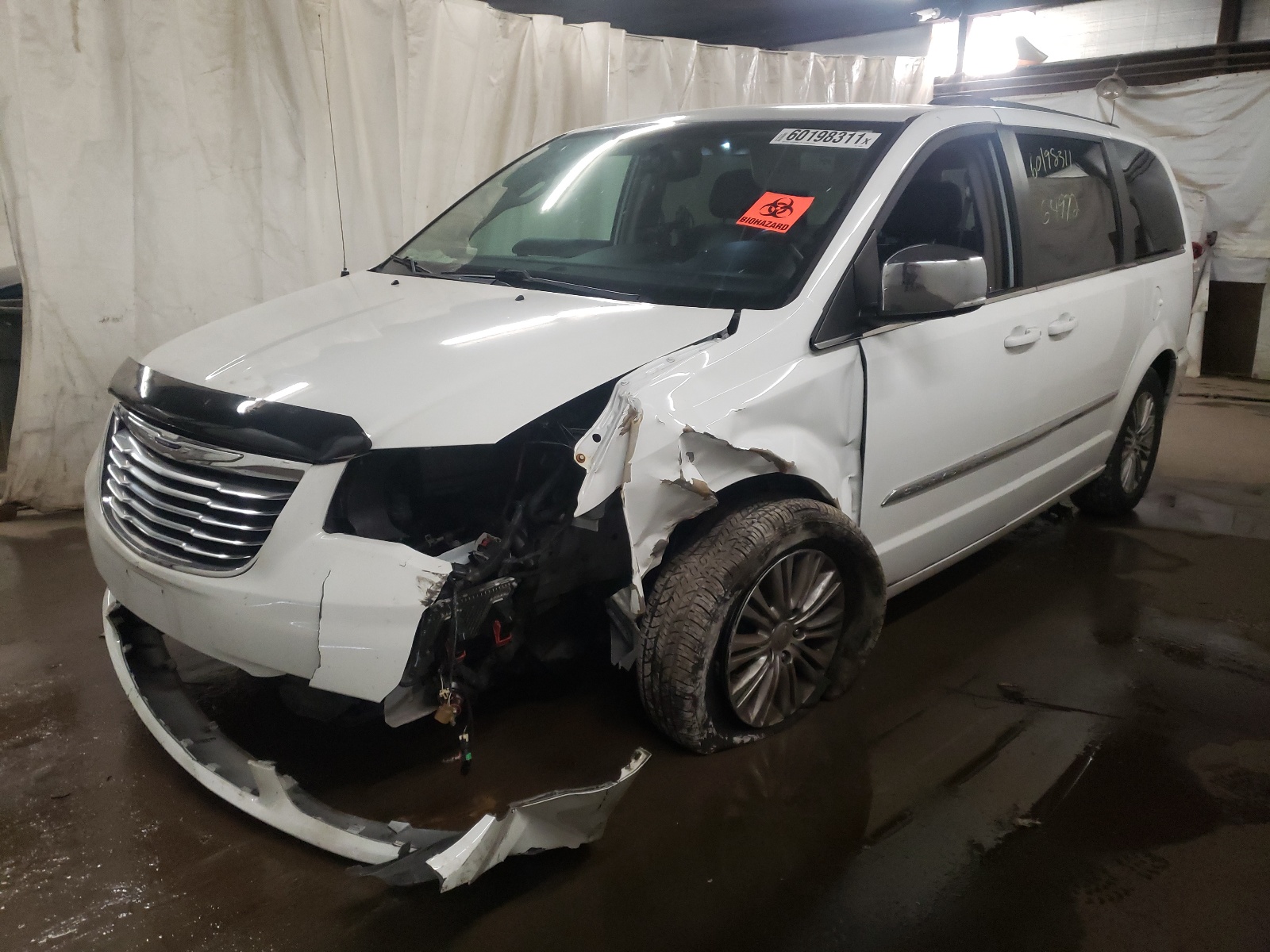 Photo 2 from auction – 2016 CHRYSLER TOWN & COU with VIN 2C4RC1CG0GR240405