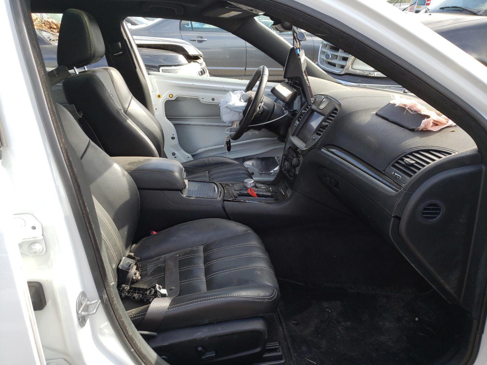 Photo 5 from auction – 2018 CHRYSLER 300 S with VIN 2C3CCABT4JH127319