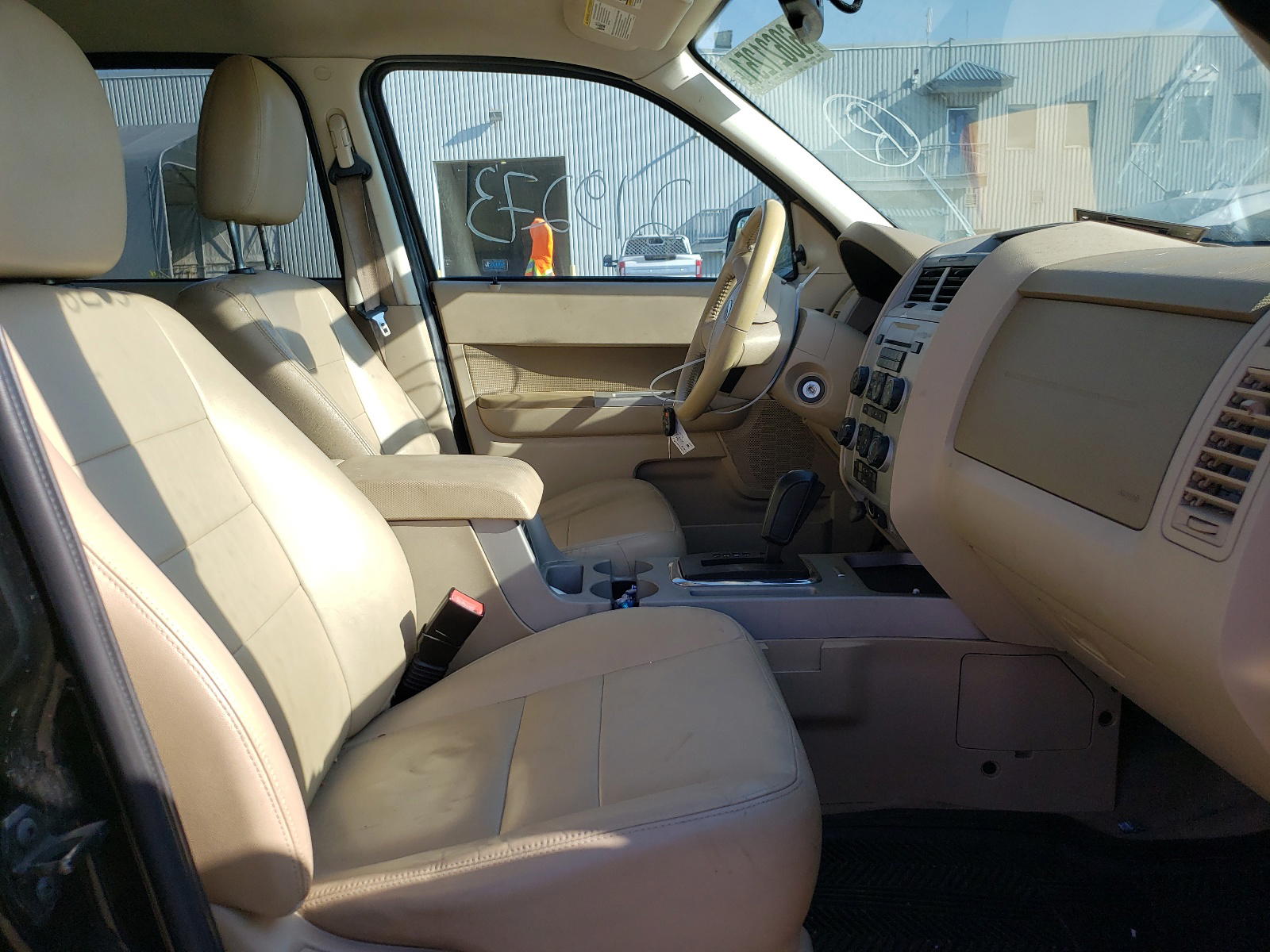 Photo 5 from auction – 2010 FORD ESCAPE XLT with VIN 1FMCU9D78AKB26153