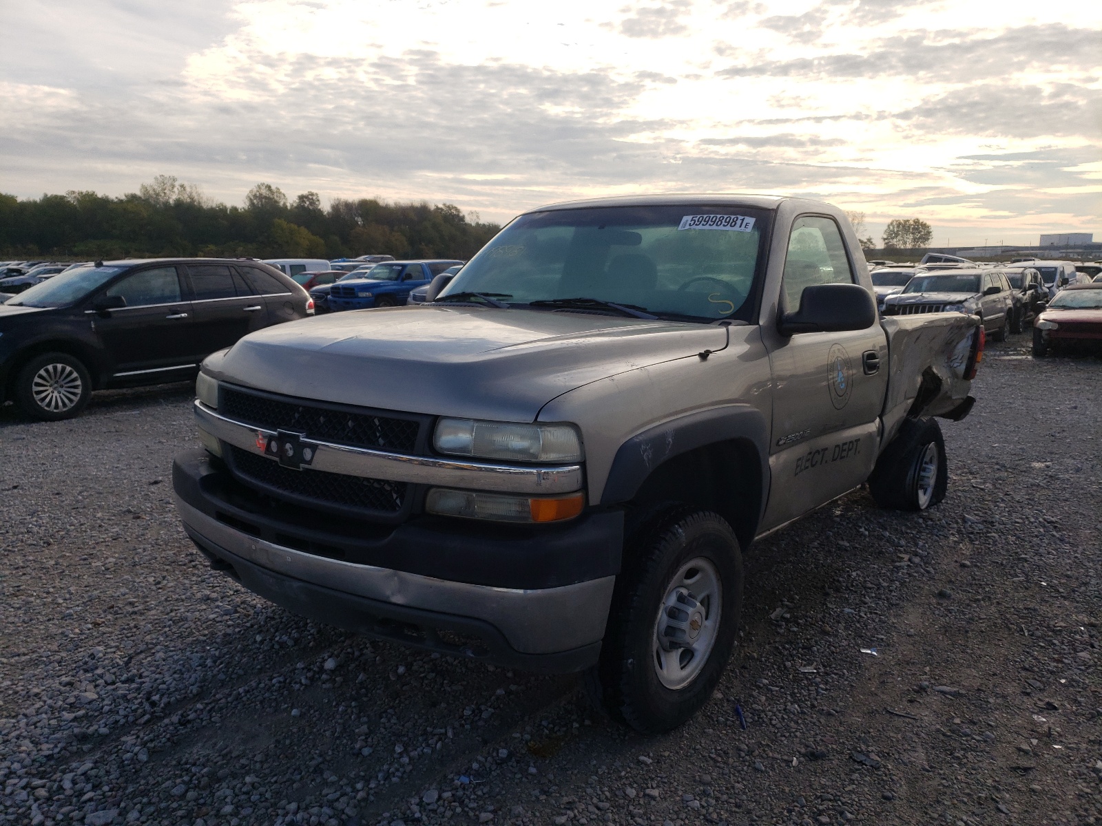 Photo 2 from auction – 2001 CHEVROLET SILVERADO with VIN 1GCHK24U31Z256460