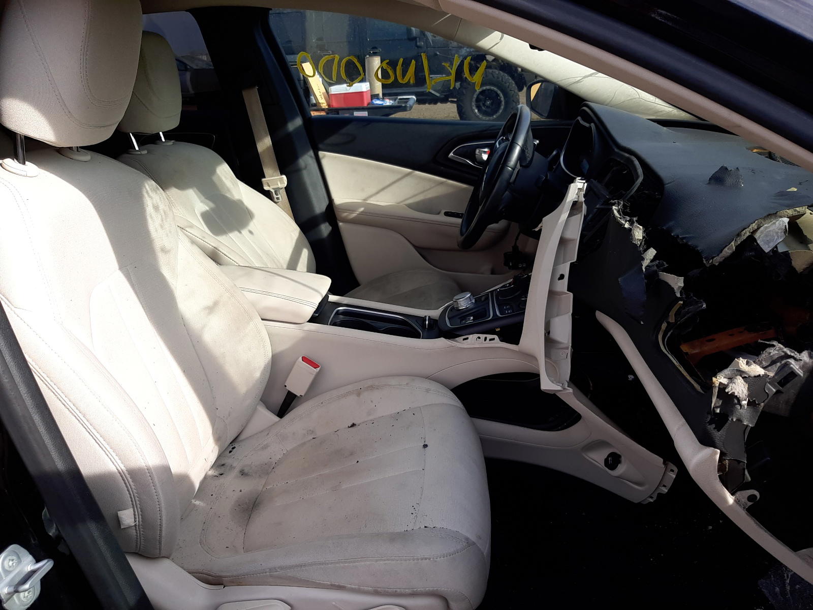 Photo 5 from auction – 2016 CHRYSLER 200 LIMITE with VIN 1C3CCCAB7GN164868