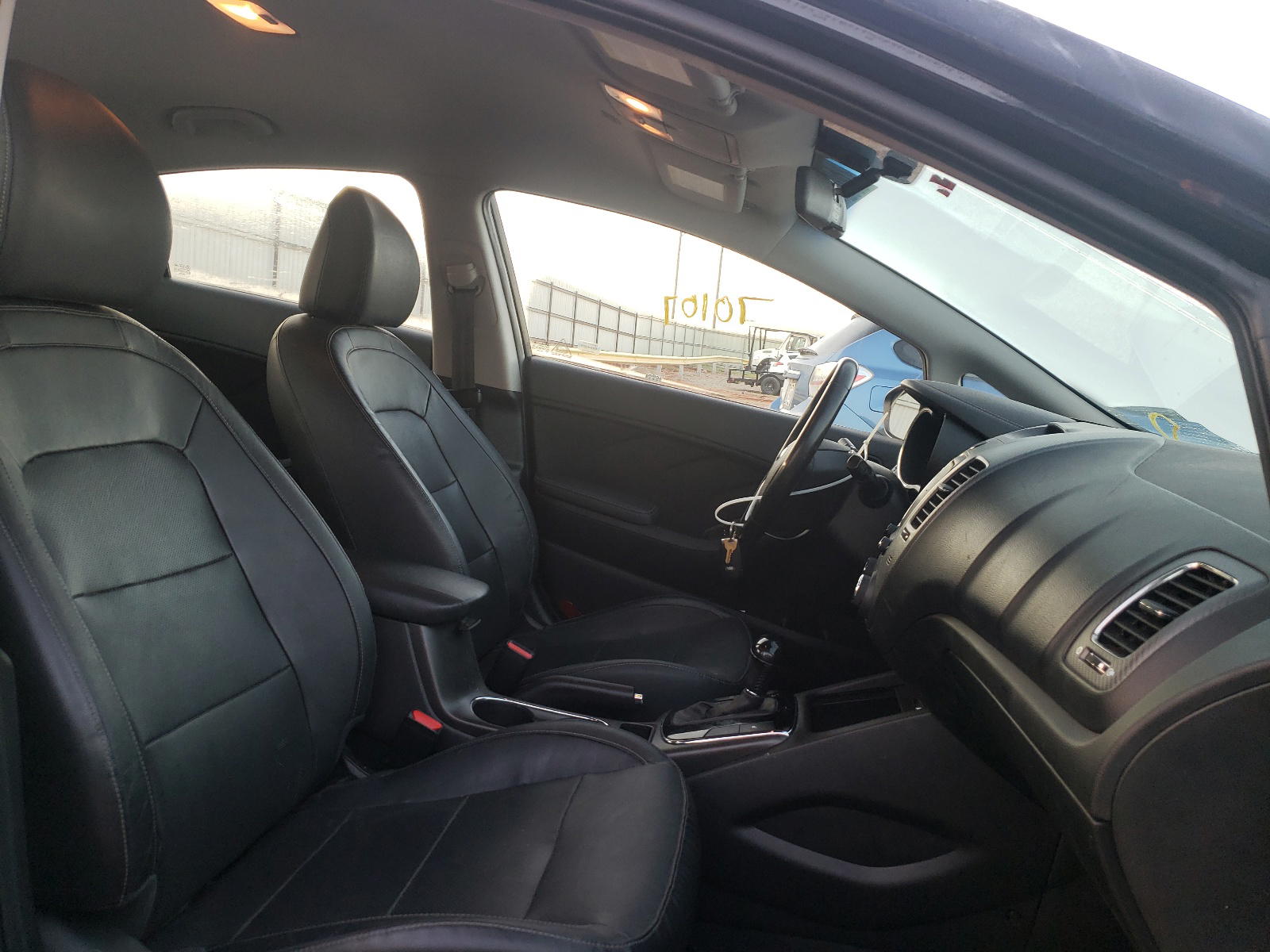 Photo 5 from auction – 2017 KIA FORTE EX with VIN 3KPFL4A89HE130164