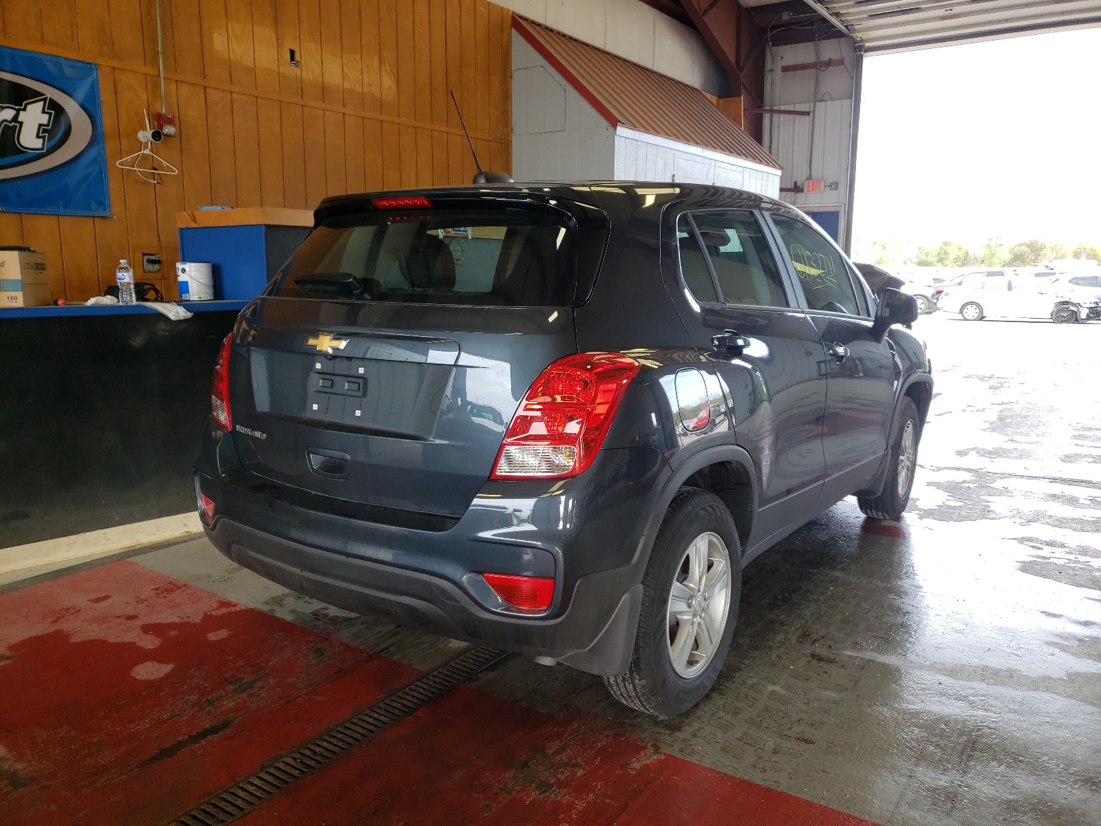 Photo 4 from auction – 2021 CHEVROLET TRAX LS with VIN KL7CJNSB6MB342498
