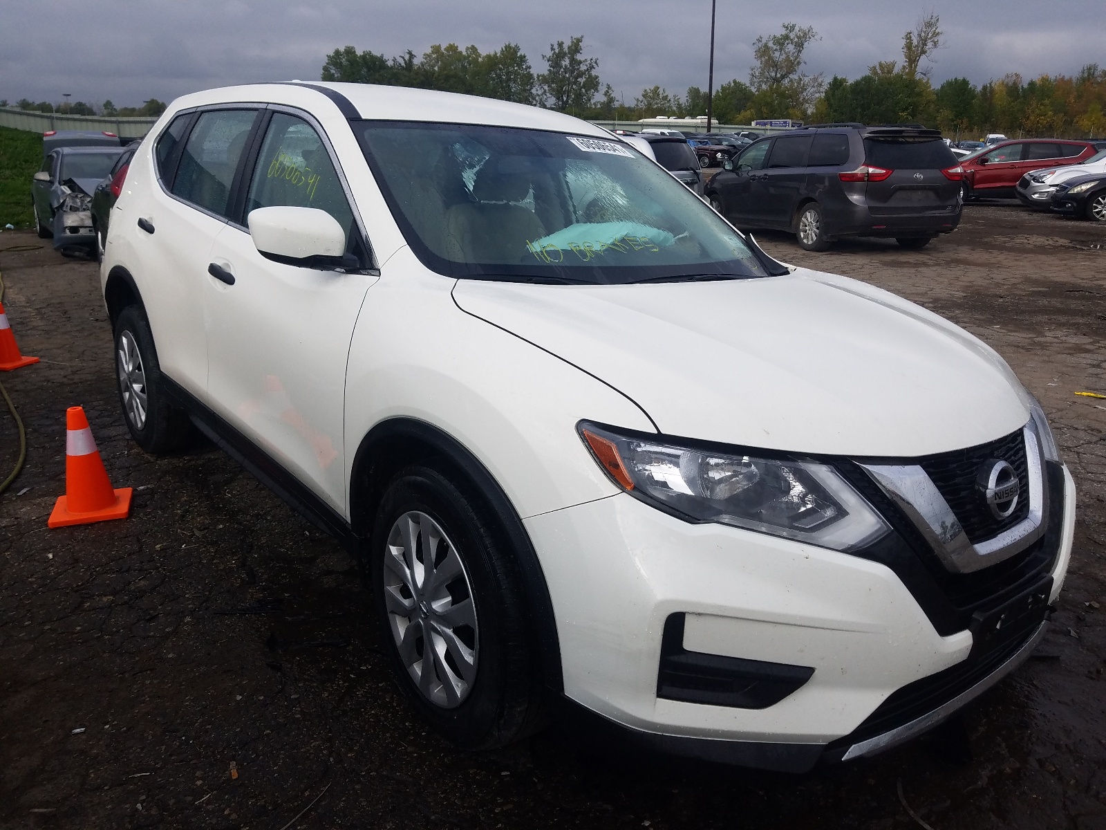 NISSAN ROGUE S 2017 with VIN JN8AT2MV1HW005654 - Photo from auction