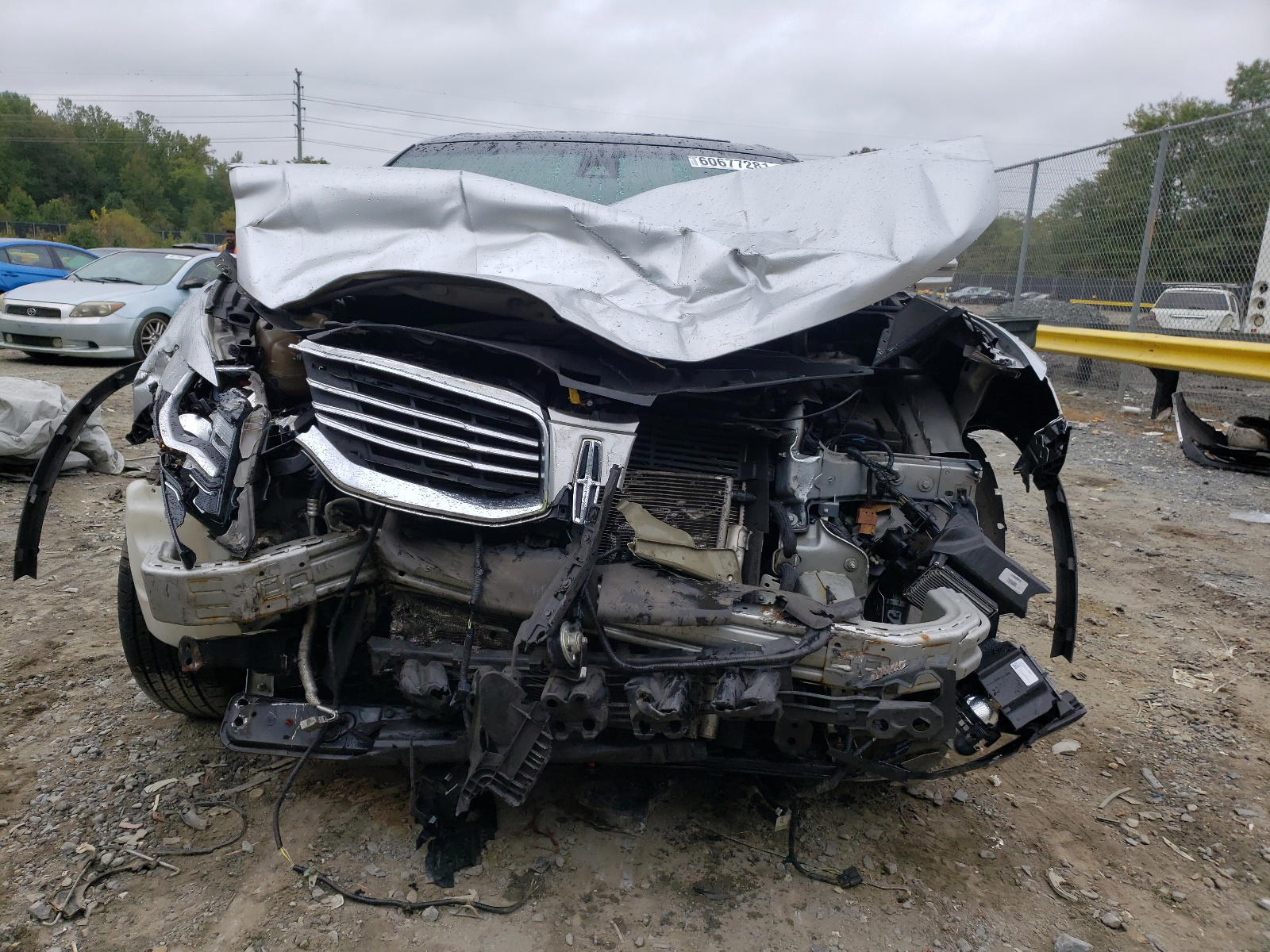 Photo 9 from auction – 2016 LINCOLN MKX SELECT with VIN 2LMTJ8KR8GBL35682