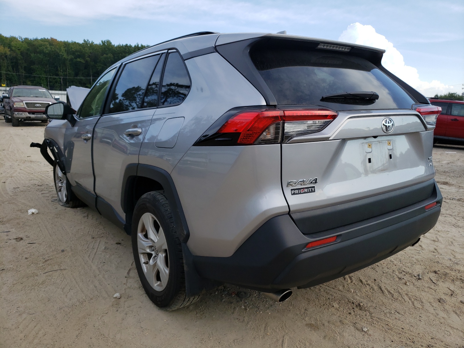 صورة رقم 3 من المزاد - 2019 TOYOTA RAV4 XLE مع VIN JTMP1RFV5KD044557