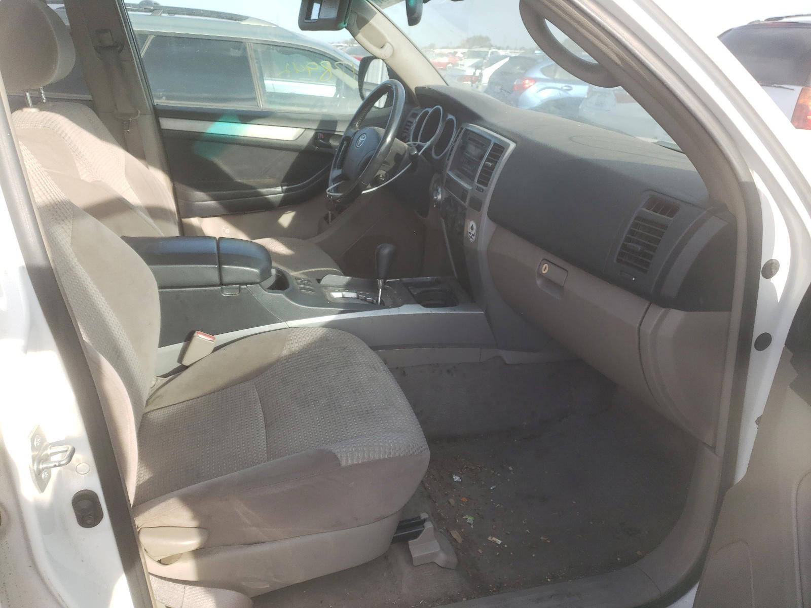 Photo 5 from auction – 2003 TOYOTA 4RUNNER SR with VIN JTEBU14R730016675