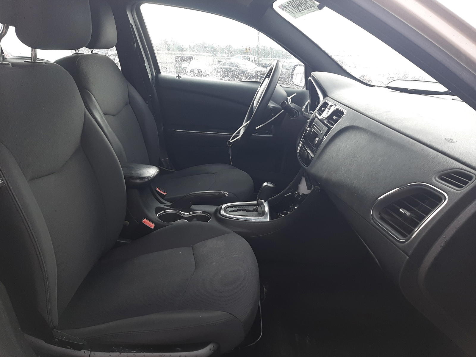 Photo 5 from auction – 2014 CHRYSLER 200 LX with VIN 1C3CCBAB3EN213443