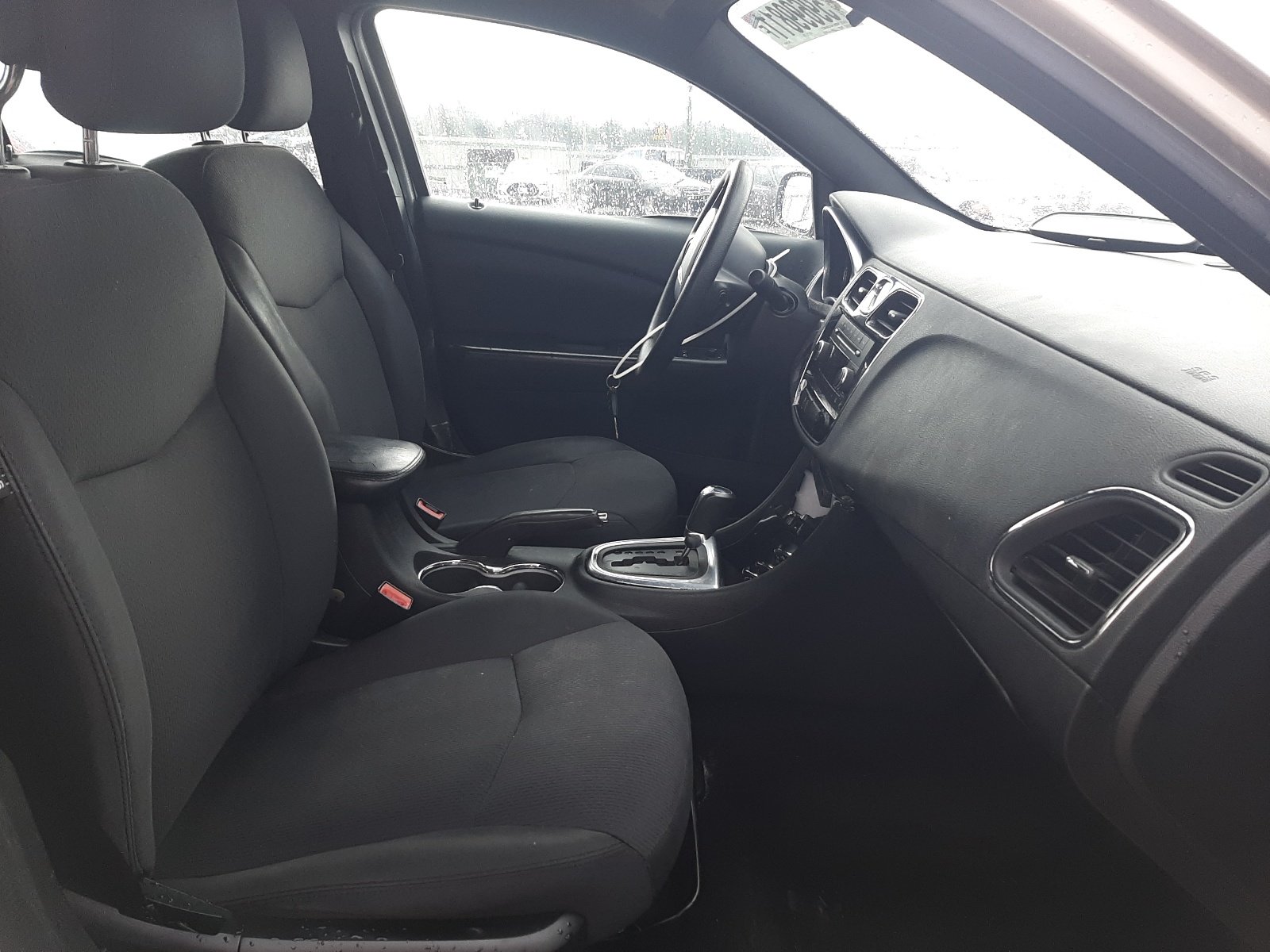 Foto 5 de la subasta – 2014 CHRYSLER 200 LX con VIN 1C3CCBAB3EN213443