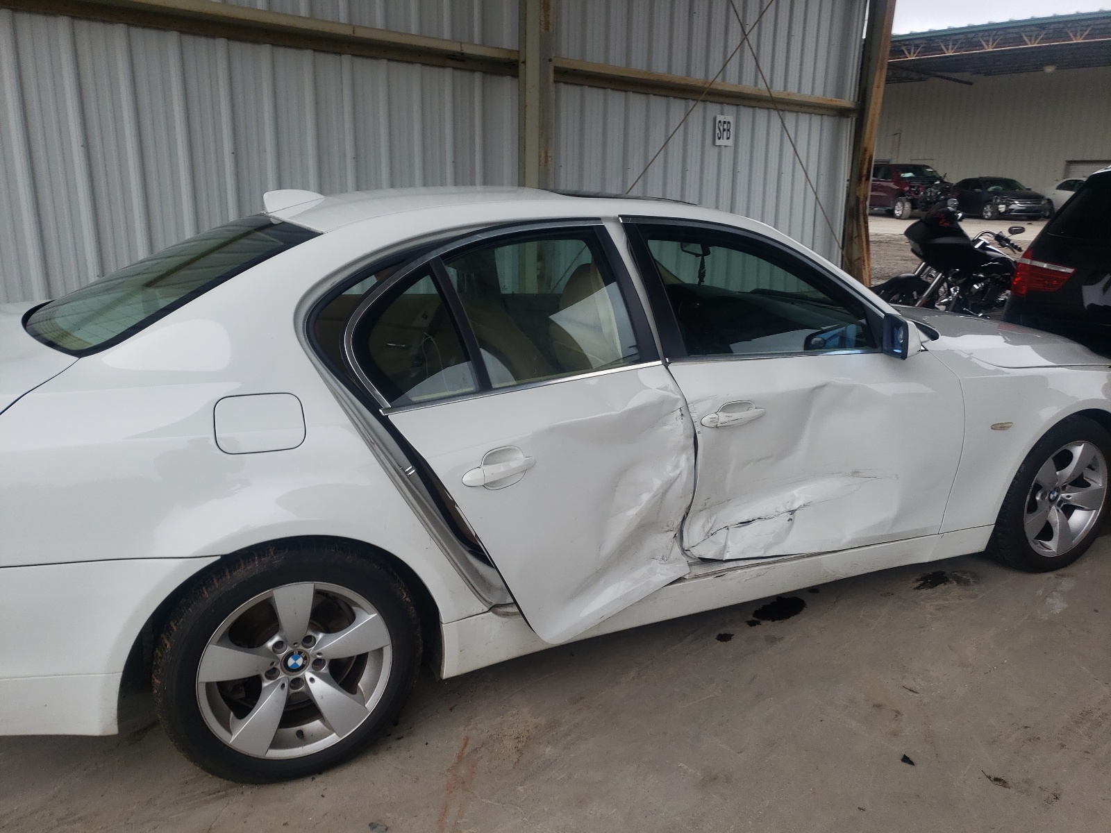 Photo 9 from auction – 2006 BMW 525 I with VIN WBANE53516CK84478