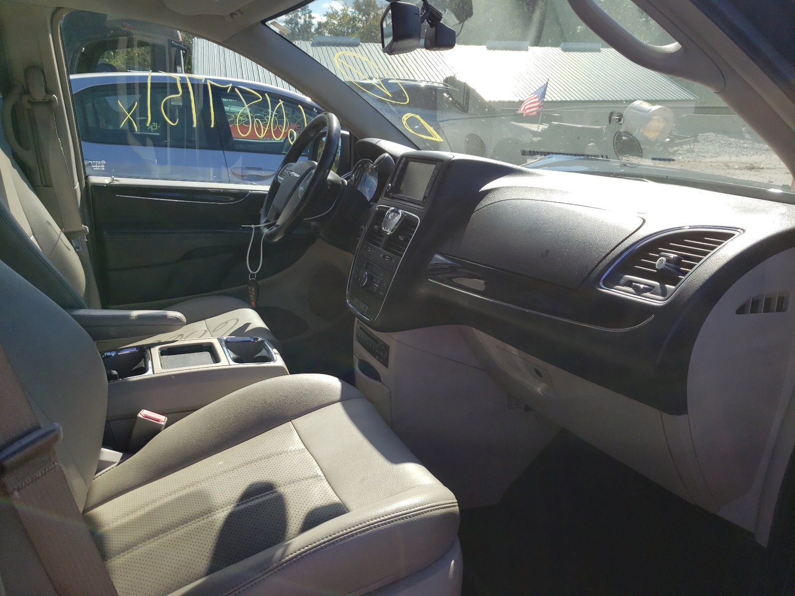 Photo 5 from auction – 2013 CHRYSLER TOWN & COU with VIN 2C4RC1CG4DR511252