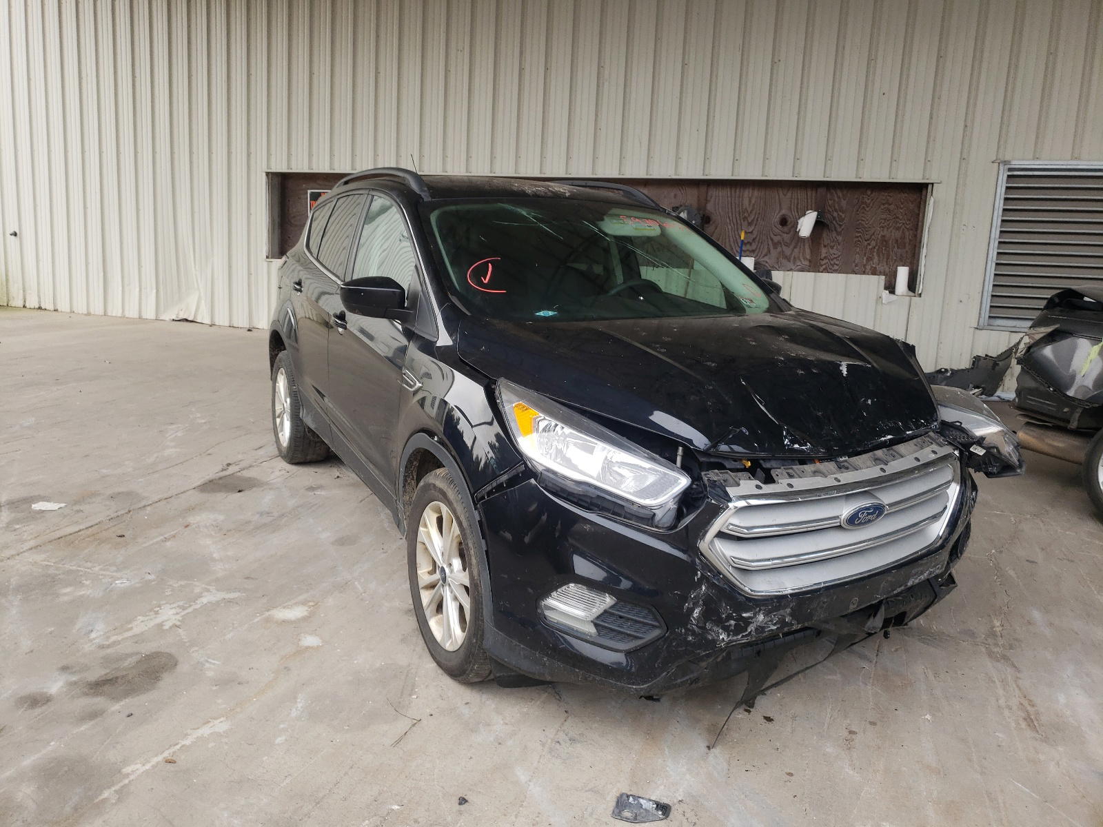 FORD ESCAPE SE 2018 with VIN 1FMCU9GD4JUC40396 - Photo from auction