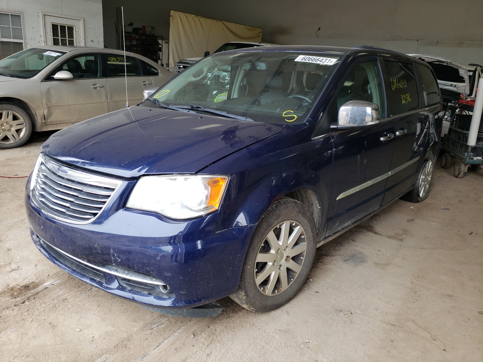 Photo 2 from auction – 2012 CHRYSLER TOWN & COU with VIN 2C4RC1CG9CR345437