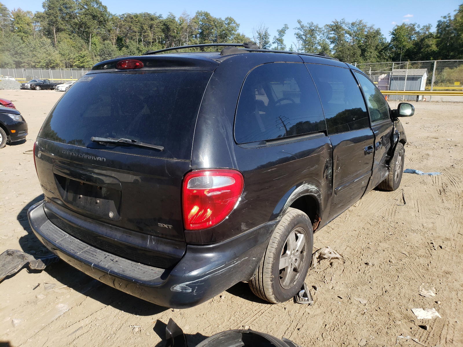 Photo 4 from auction – 2005 DODGE GRAND CARA with VIN 2D4GP44LX5R449062