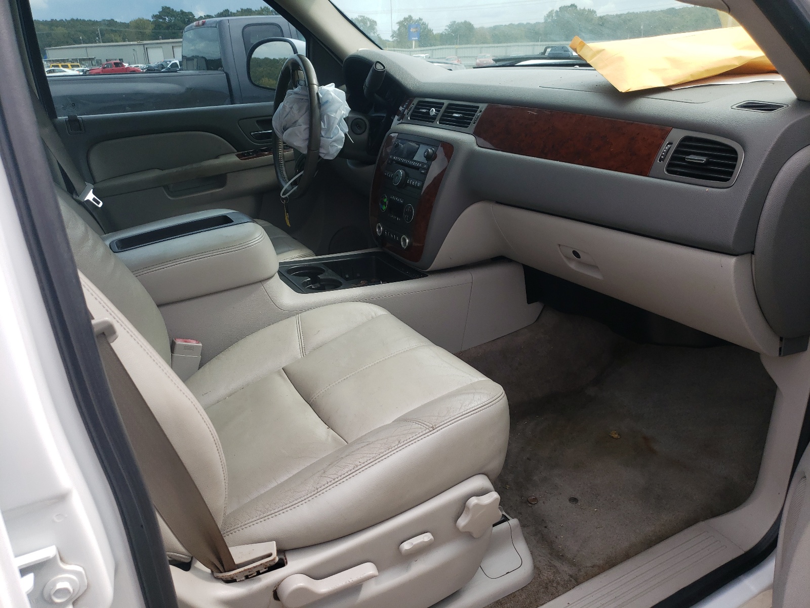 Photo 5 from auction – 2011 CHEVROLET TAHOE C150 with VIN 1GNSCBE02BR175568