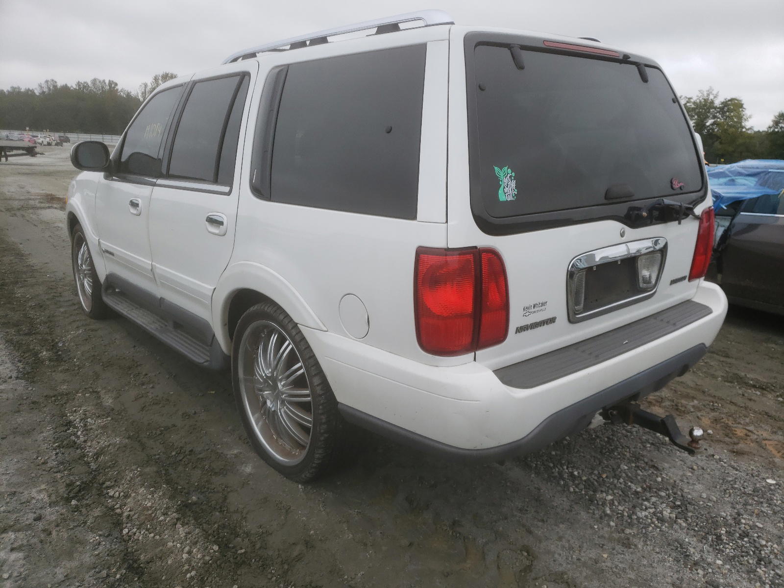 Photo 3 from auction – 1998 LINCOLN NAVIGATOR with VIN 5LMPU28L3WLJ42002