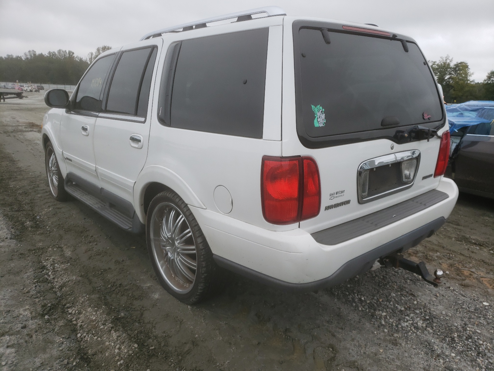 Фото 3 с аукциона – 1998 LINCOLN NAVIGATOR с VIN 5LMPU28L3WLJ42002
