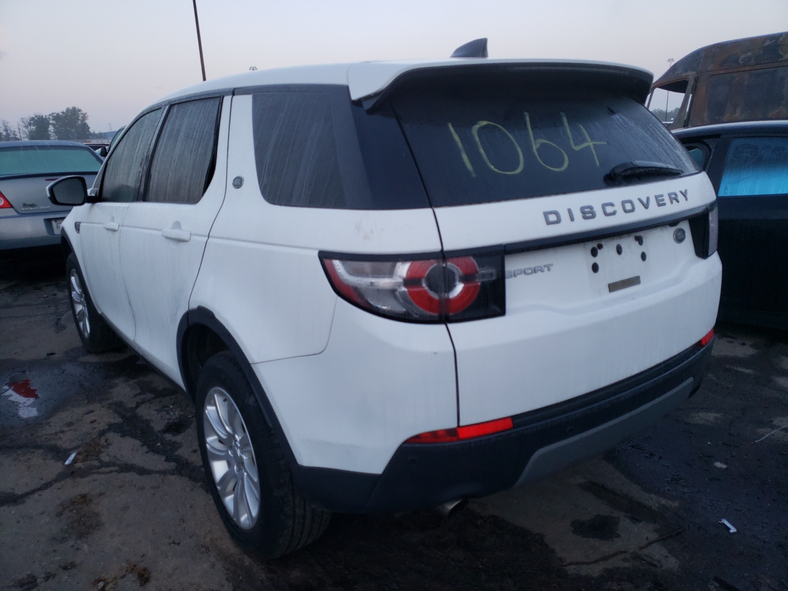 Photo 3 from auction – 2017 LAND ROVER DISCOVERY with VIN SALCP2BG8HH671064