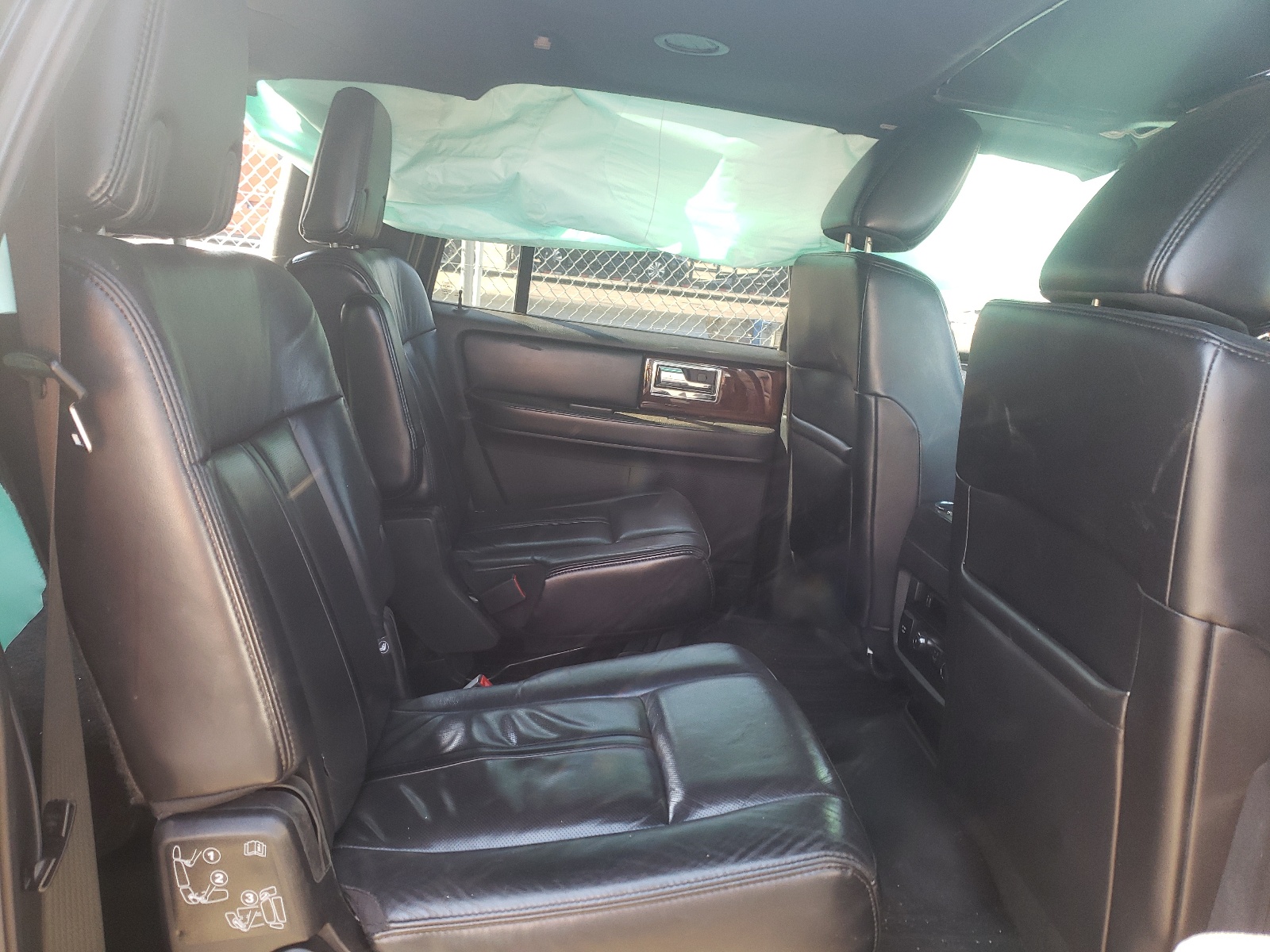 Photo 6 from auction – 2016 LINCOLN NAVIGATOR with VIN 5LMJJ3JT0GEL10201