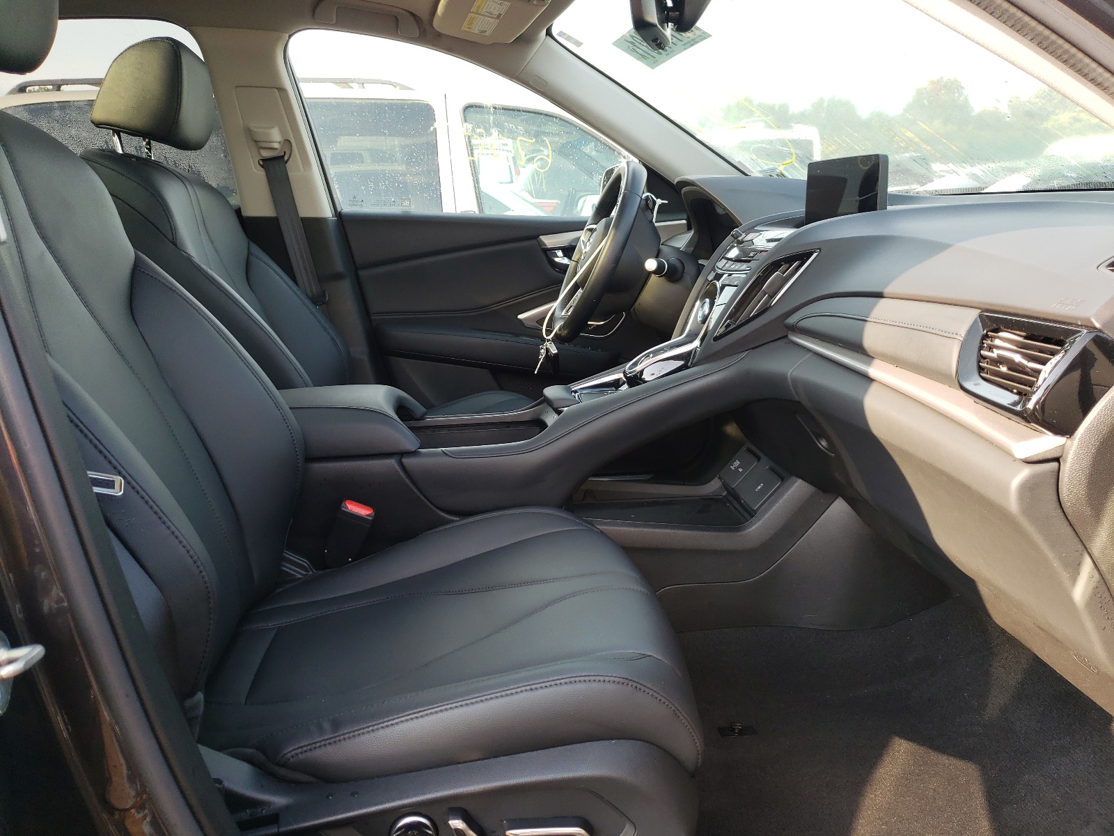 Photo 5 from auction – 2020 ACURA RDX with VIN 5J8TC2H36LL017498