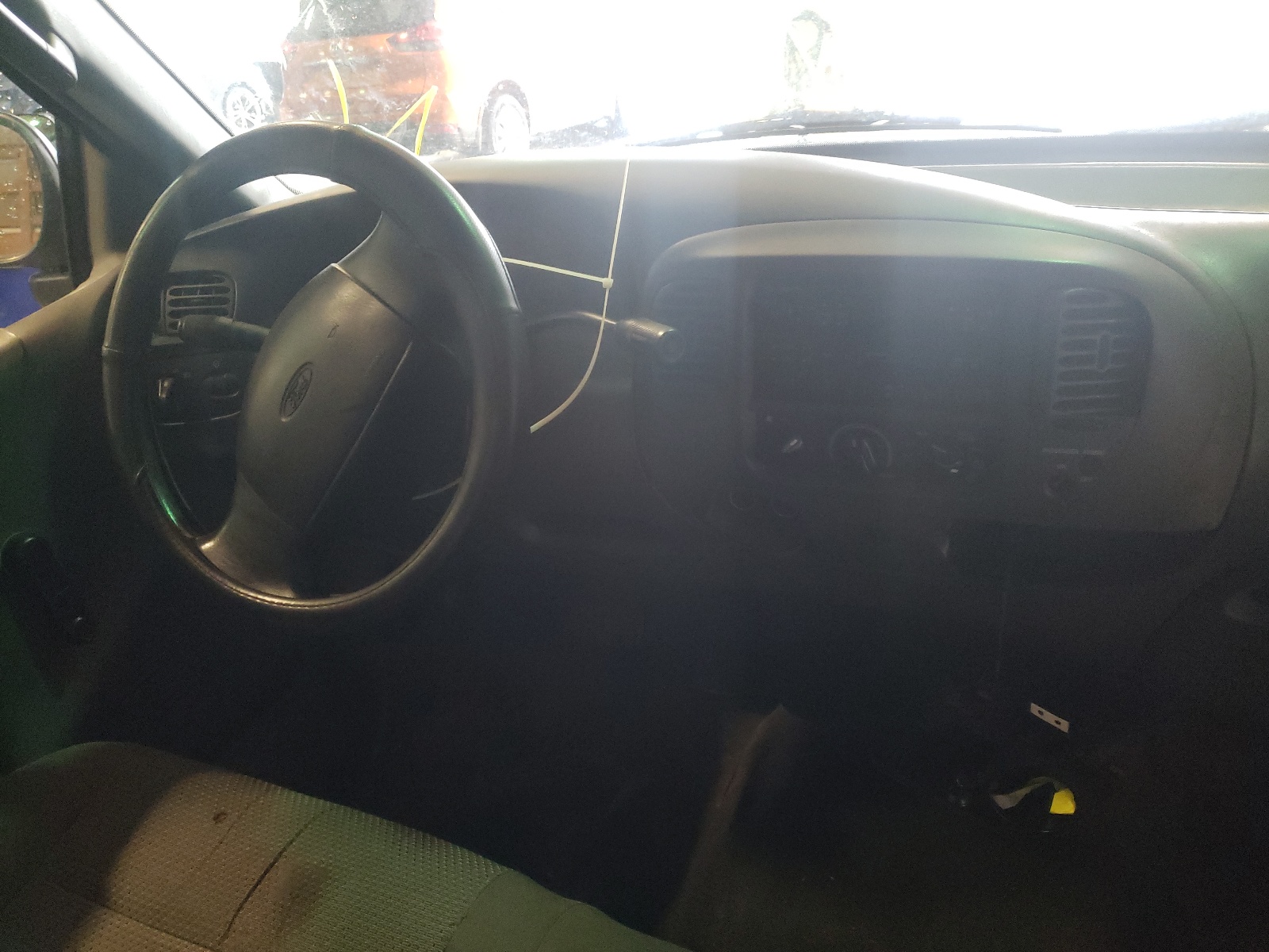 Фото 9 с аукциона – 2002 FORD F150 с VIN 1FTRF172X2NB39903