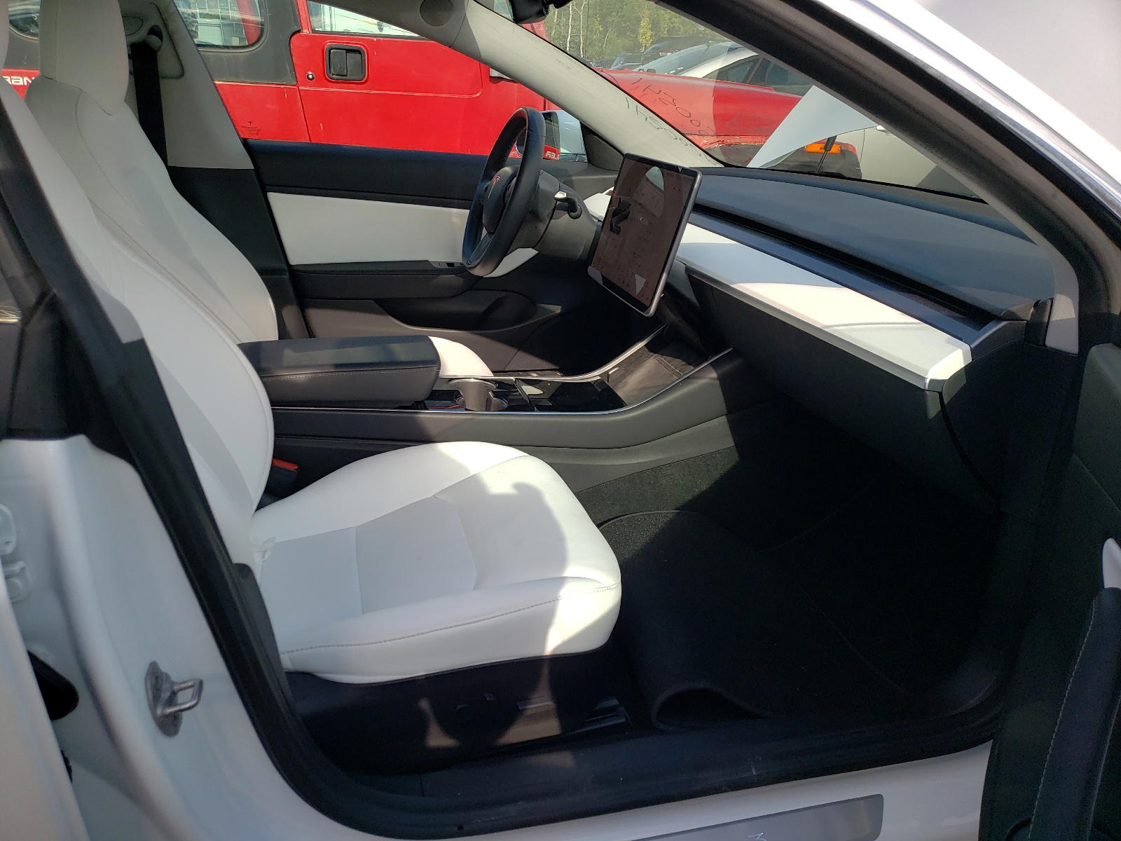 Photo 5 from auction – 2018 TESLA MODEL 3 with VIN 5YJ3E1EB1JF098151