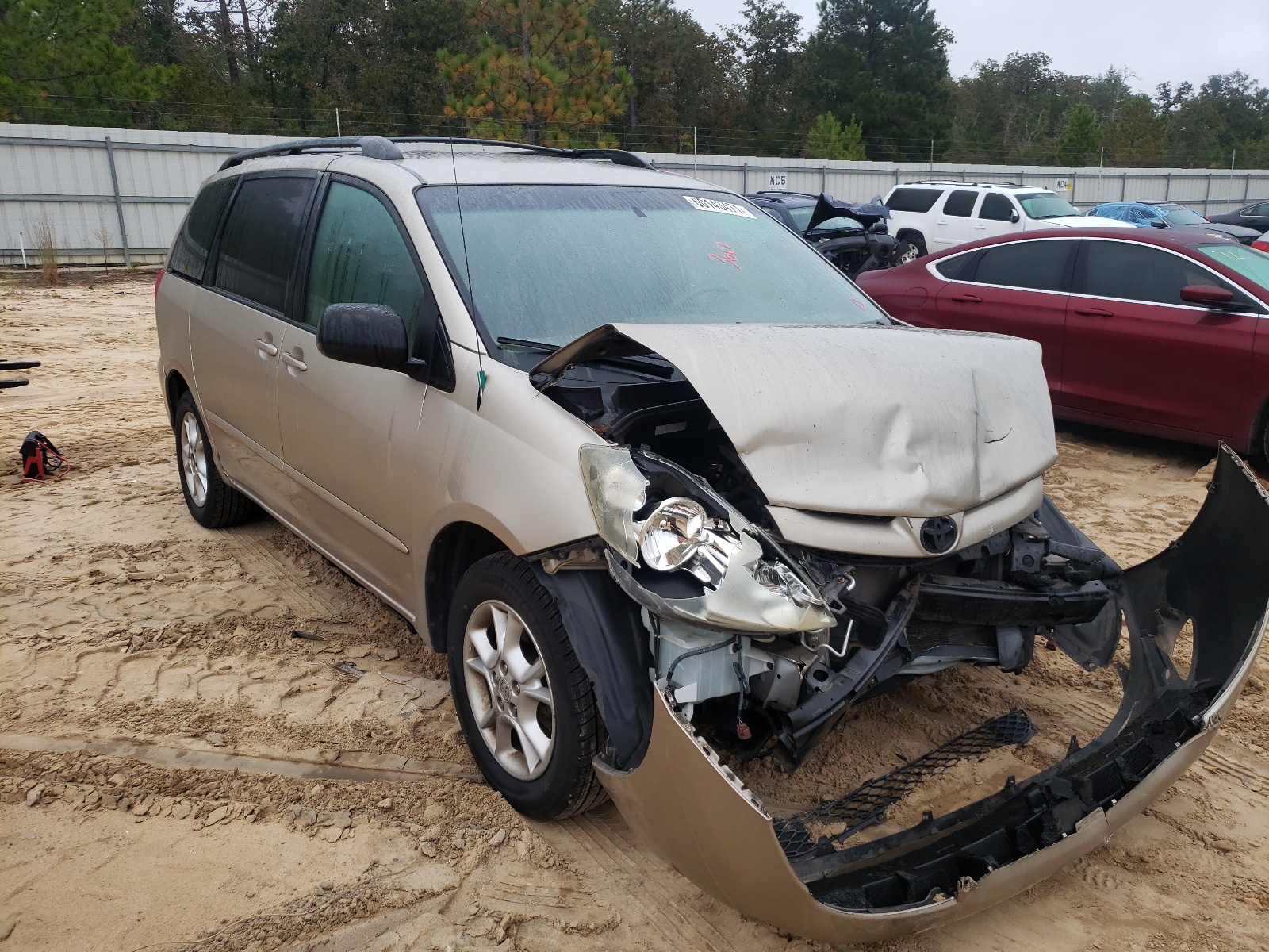 TOYOTA SIENNA 2006 with VIN 5TDBA23C16S055876 - Photo from auction