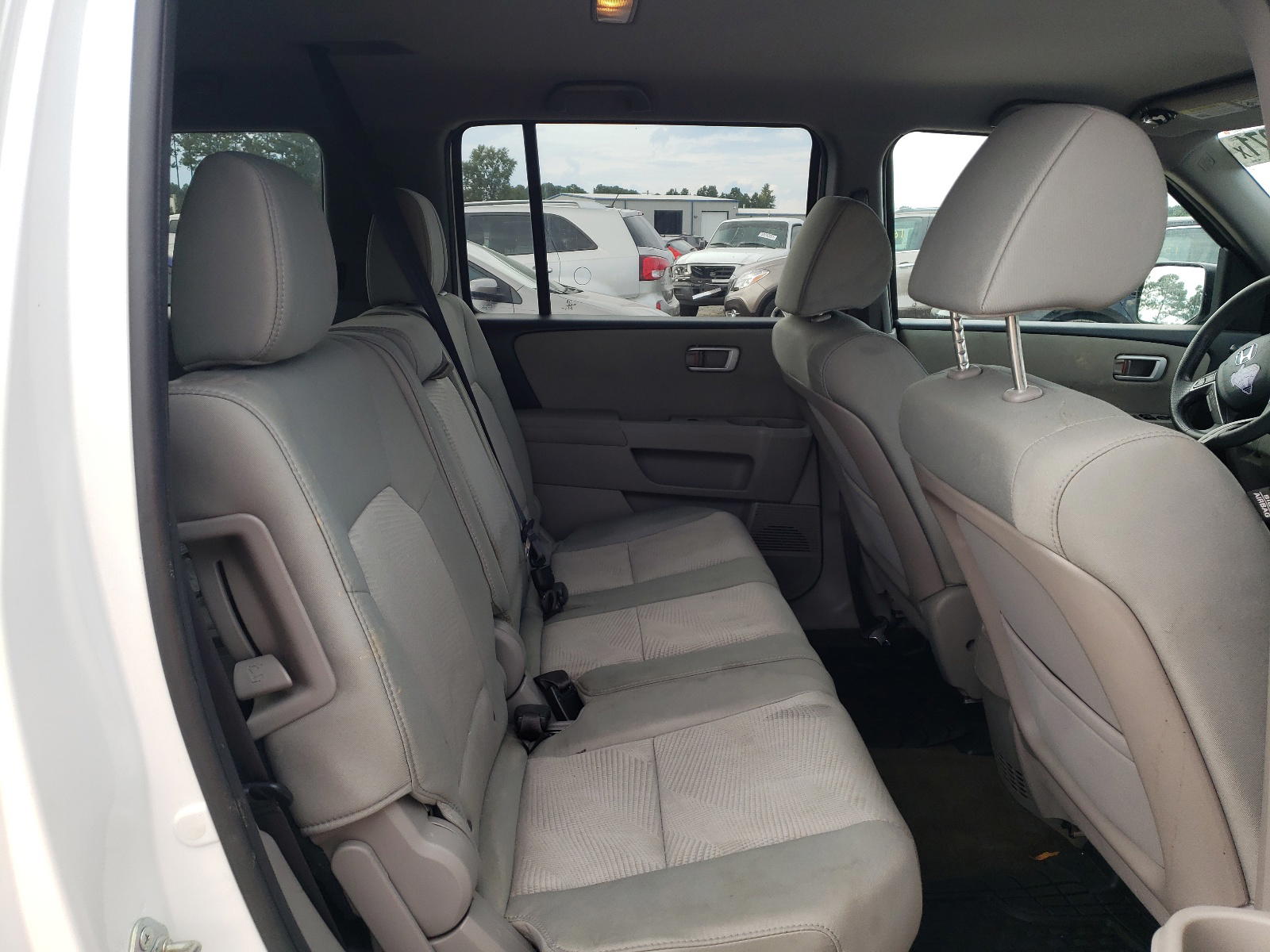 Photo 6 from auction – 2015 HONDA PILOT LX with VIN 5FNYF4H26FB038437