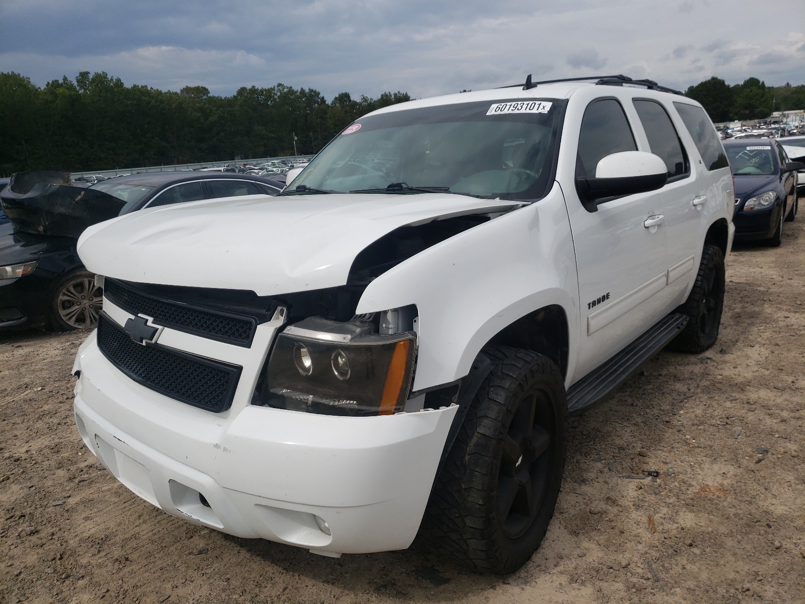 Photo 2 from auction – 2011 CHEVROLET TAHOE C150 with VIN 1GNSCBE02BR175568