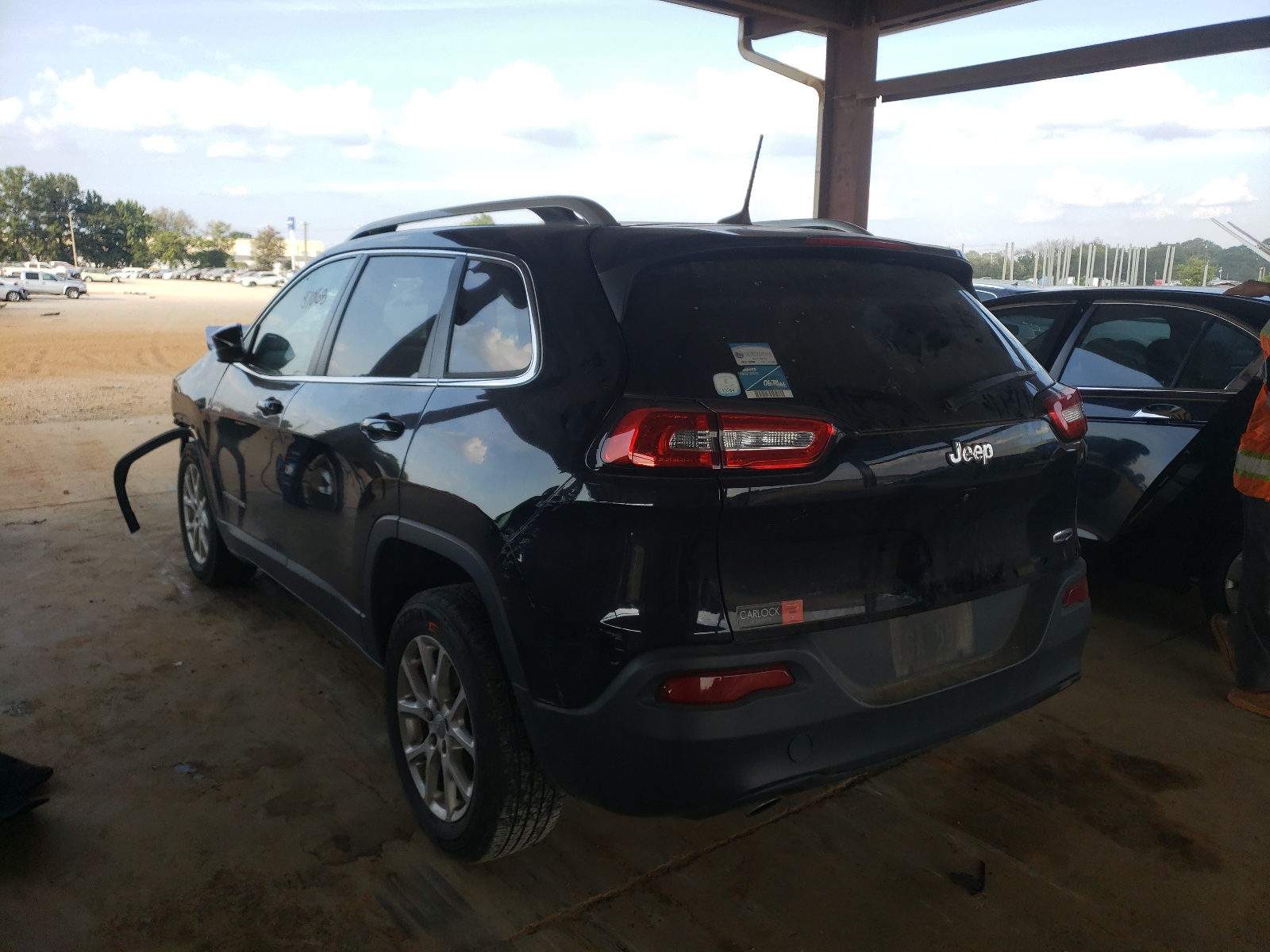 Photo 3 from auction – 2017 JEEP CHEROKEE L with VIN 1C4PJLCB1HW640401